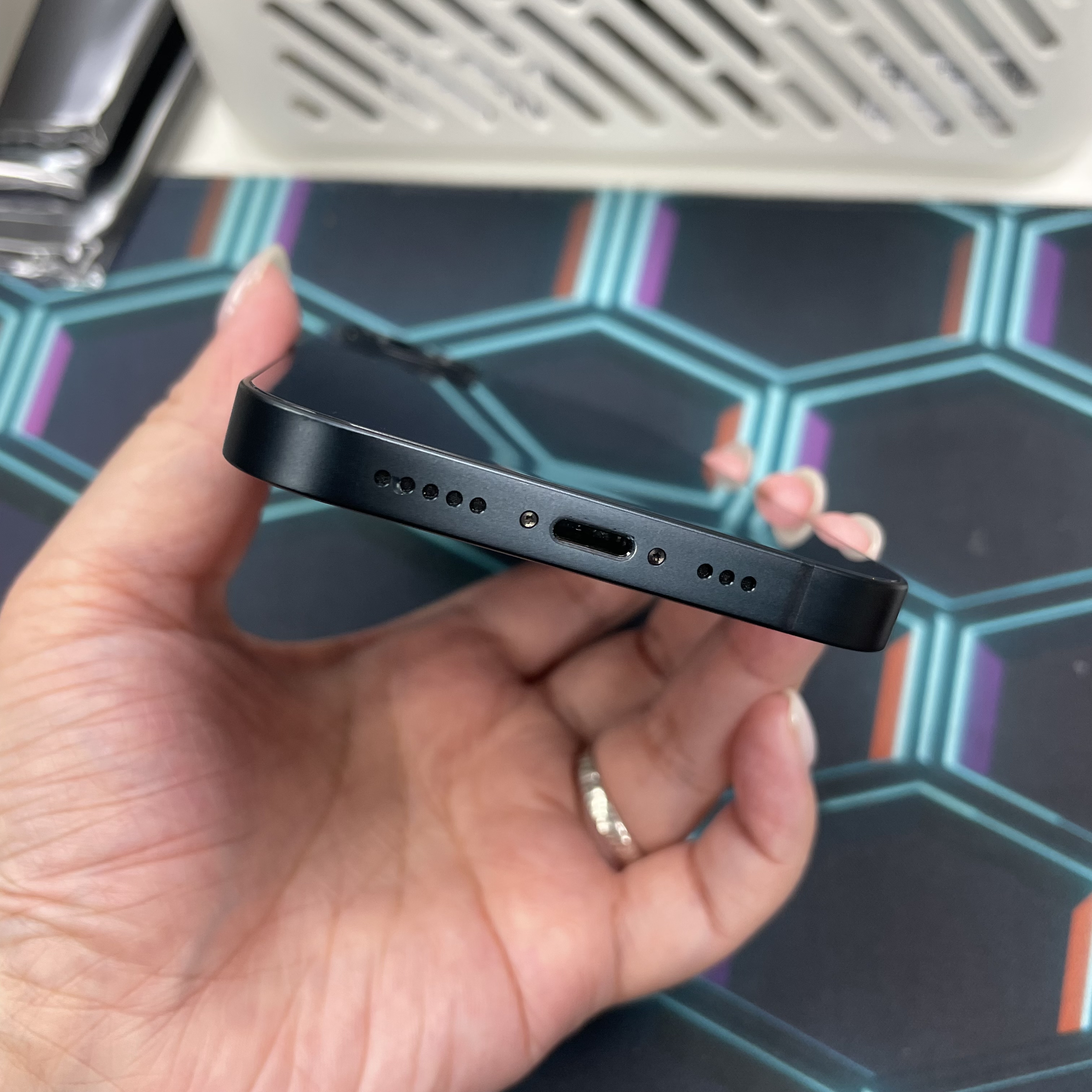 *6608 13 勁靚機 256GB 電72 黑色 black