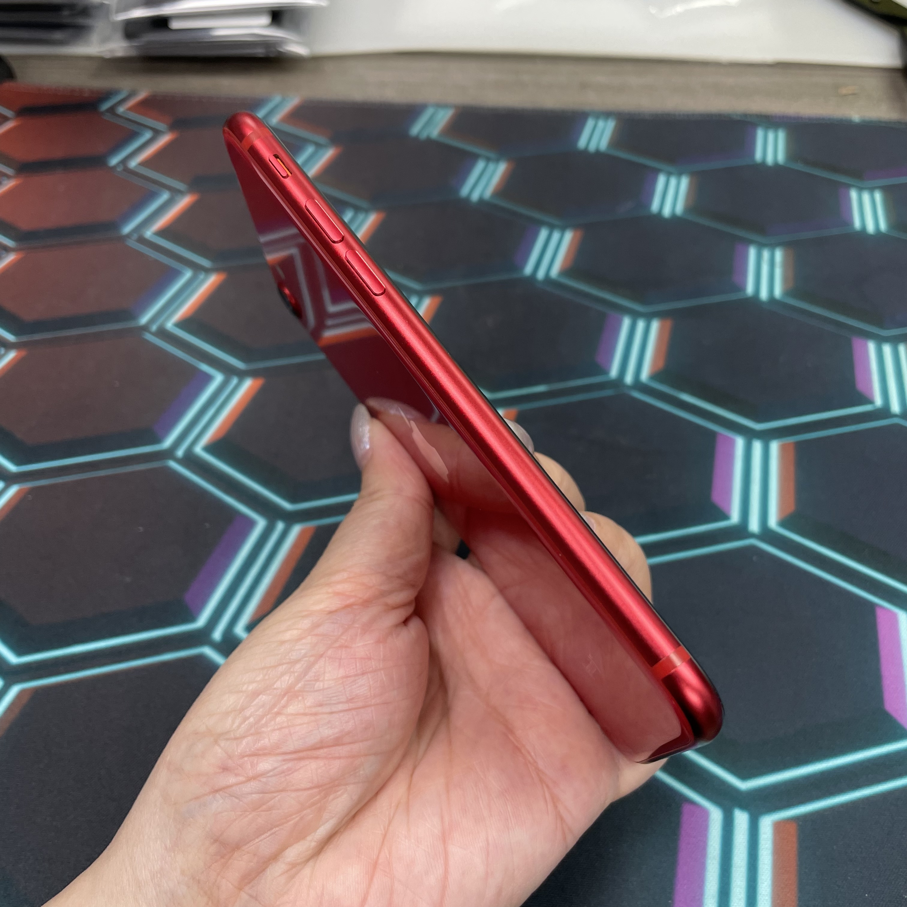 *7028 SE 2 完美機 128GB 電81 紅色 red