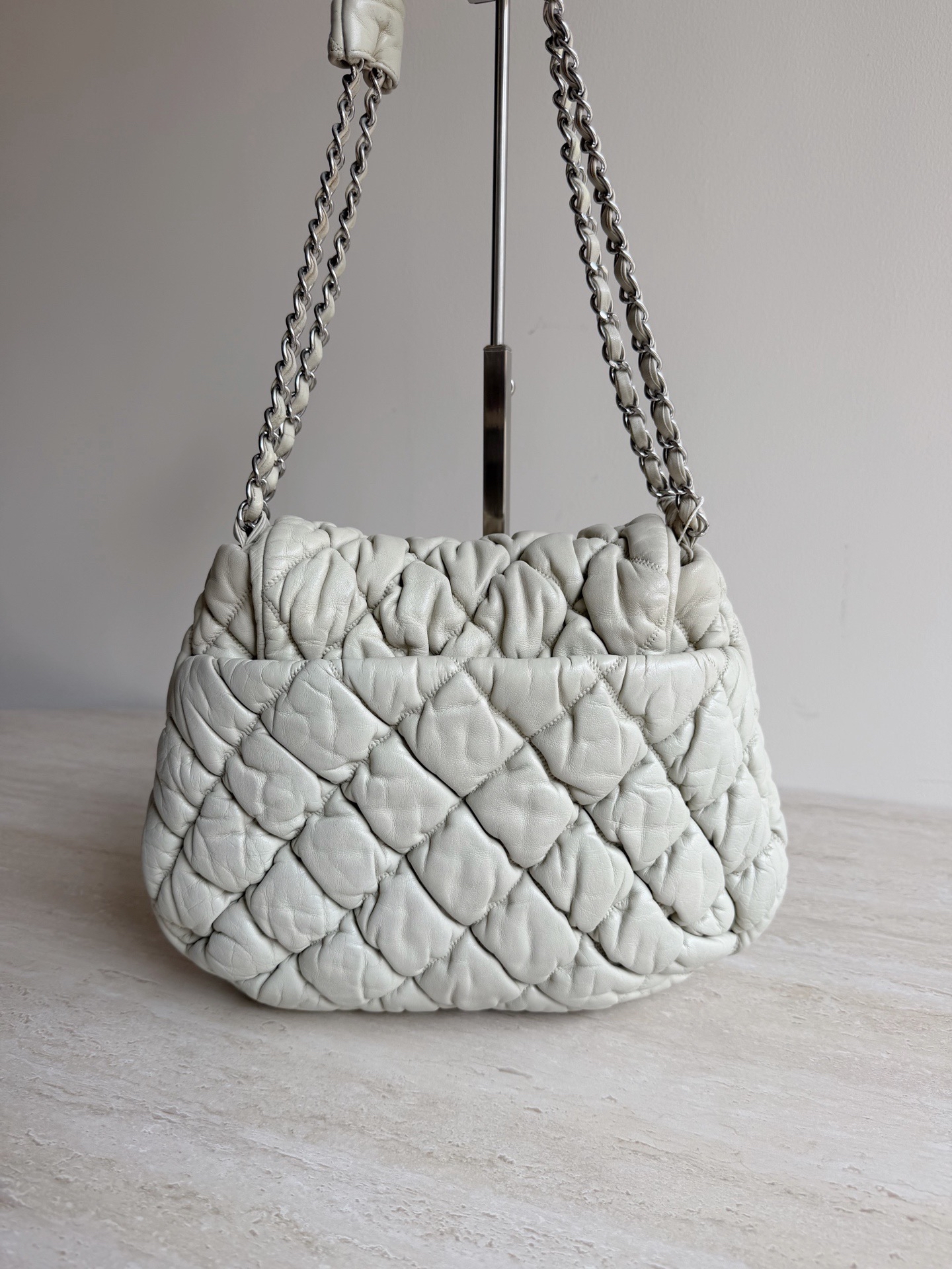 【預訂貨品】Chanel米色泡芙雲朵包