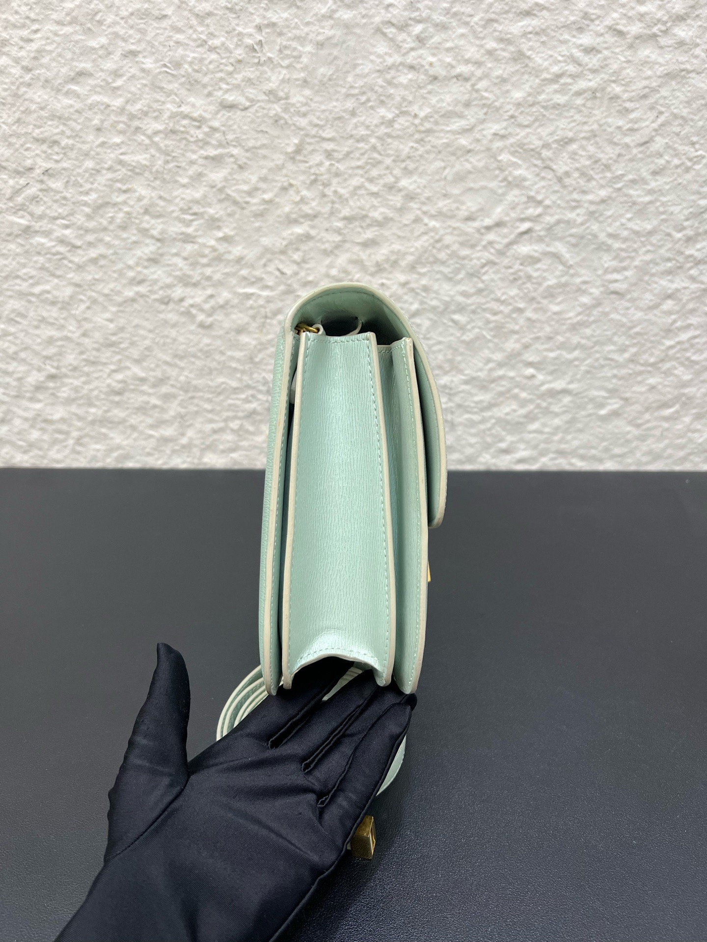 【預訂貨品】Celine 薄荷綠牛皮水波紋豆腐包