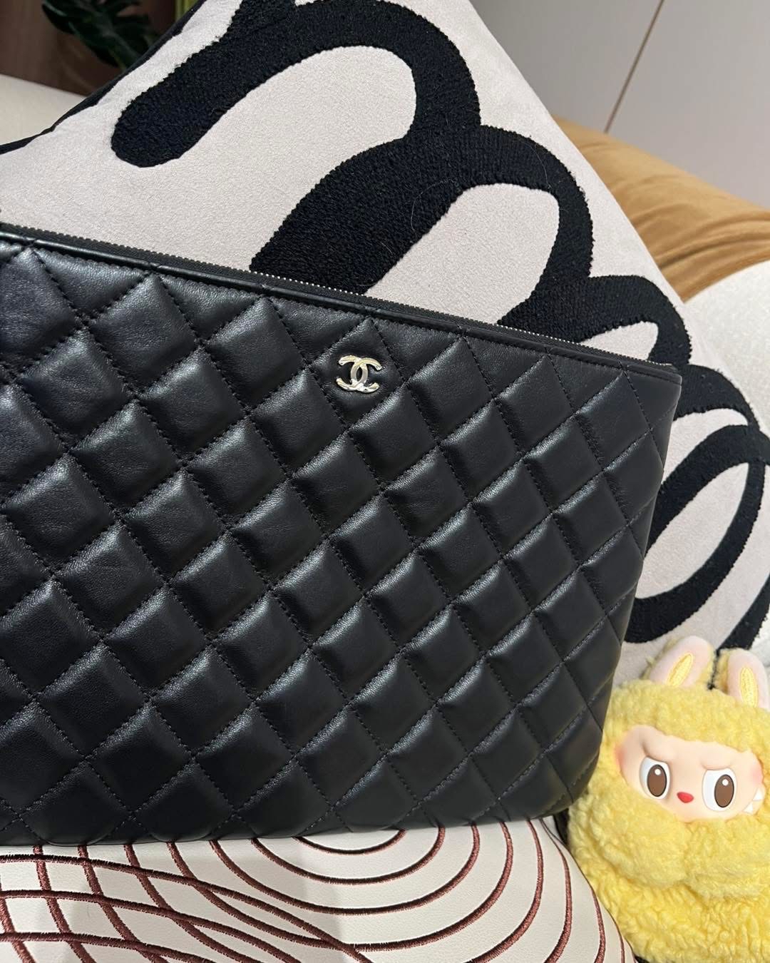 Chanel Clutch 黑色羊皮銀扣 100%Authentic, 98%New ✅收據✅22card ✅Box