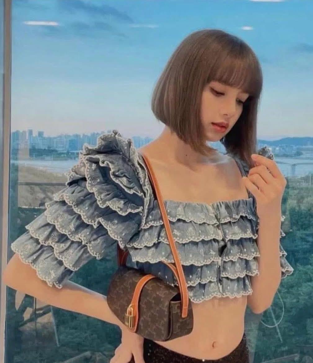 CELINE CLUTCH ON STRAP TABOU IN TRIOMPHE,100%Authentic ,99%new ✅收據✅dust bag 