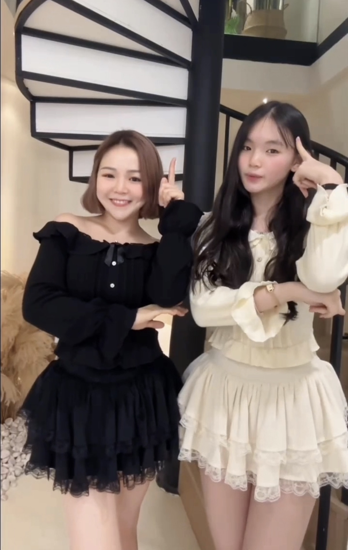 名媛胸垫长袖上衣+蛋糕短裤裙