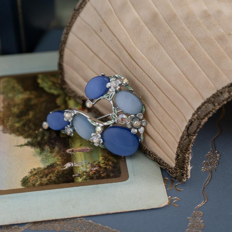 Vintage C.a. 1950s BSK 7 or ? Motif Two Tone Blue Thermoset Brooch (MT1389)