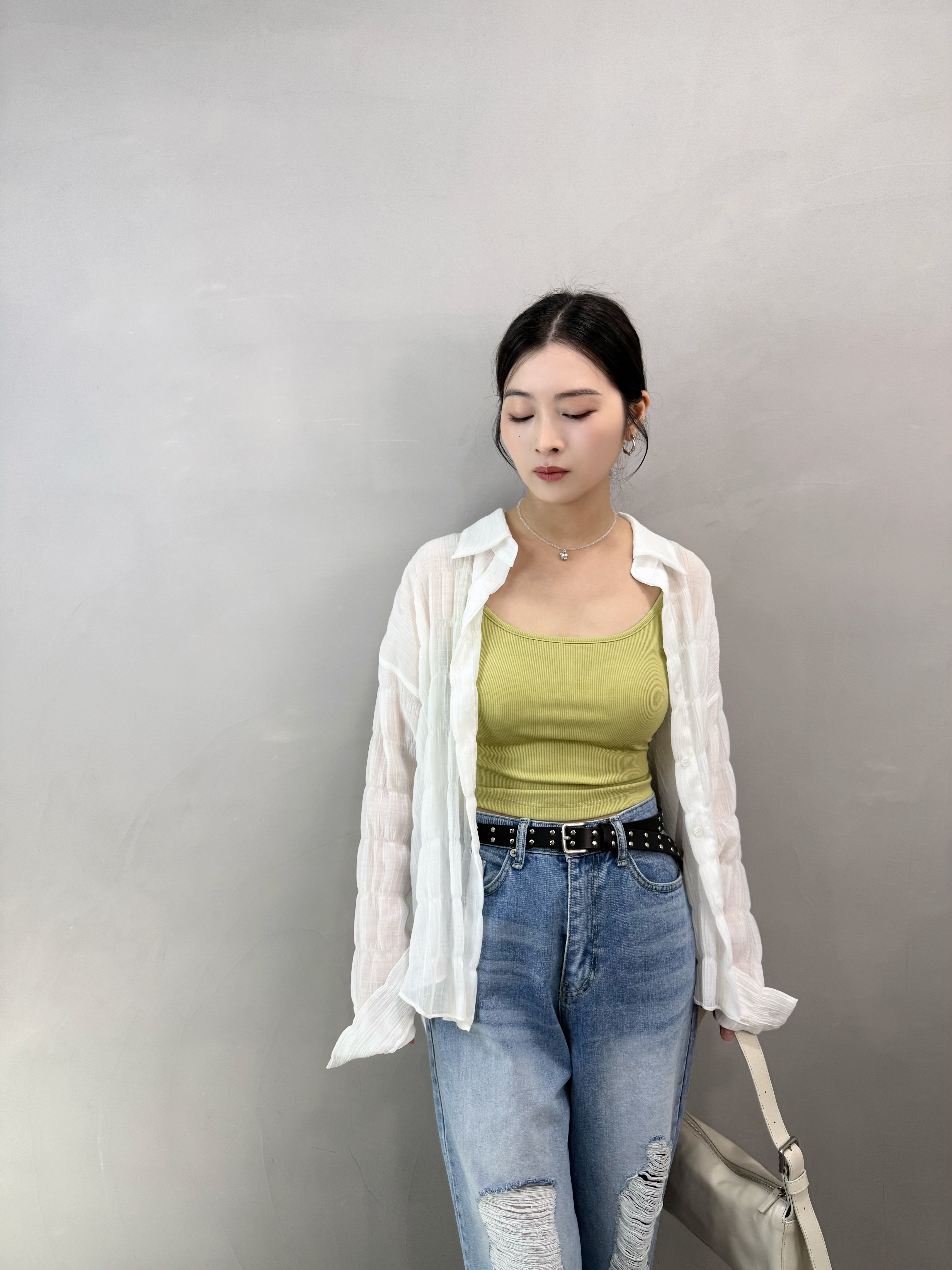 O64 穿窿牛仔闊褲