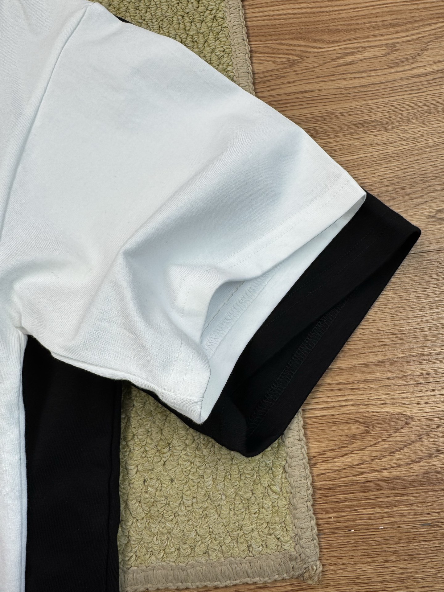 $168件。2件起$ 158件。The North Face 北面 全棉重磅Logo短袖T恤（男女同款）