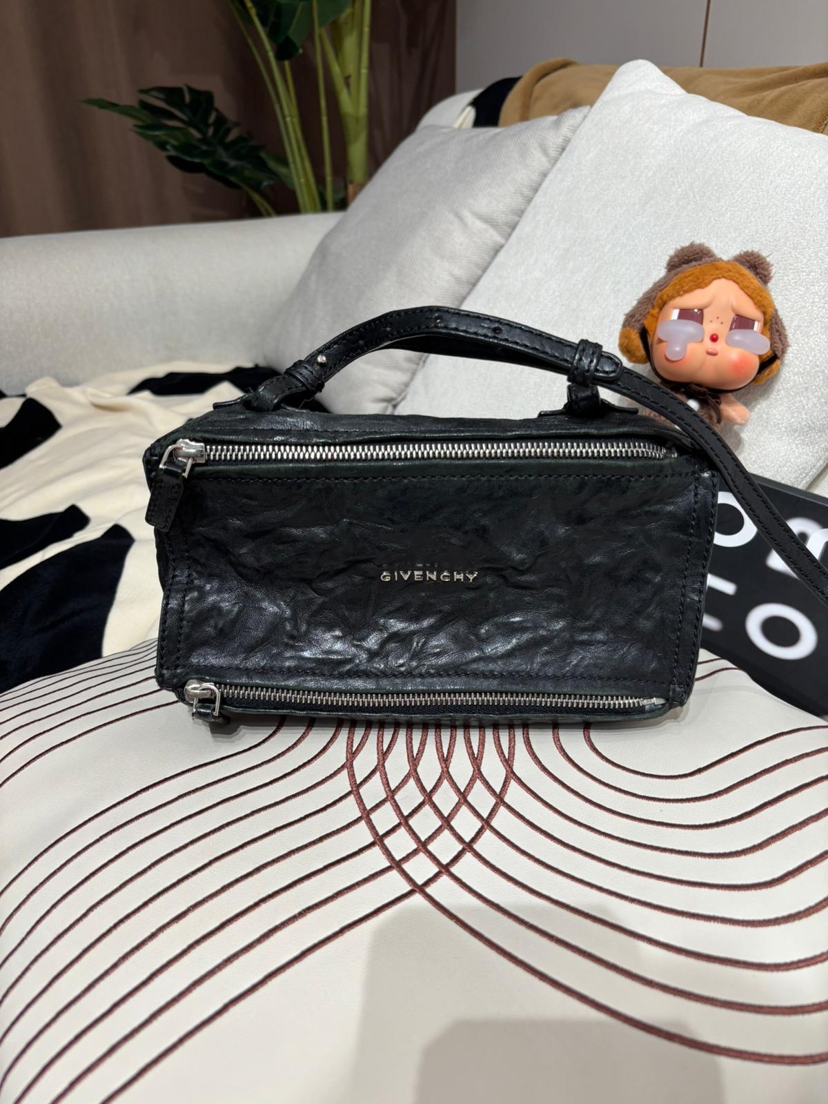 Givenchy Pandora Mini Crossbody Bag 黑色,100%Authentic,80%new