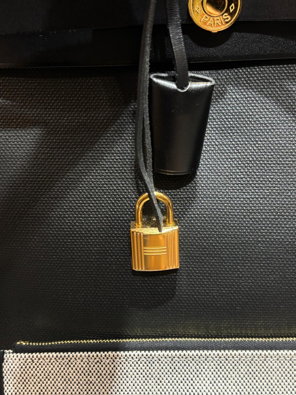 Hermes Herbag 31 Stamp Z 黑色金扣 100% Authentic , 98%New ✅Key Lock✅Dust bag