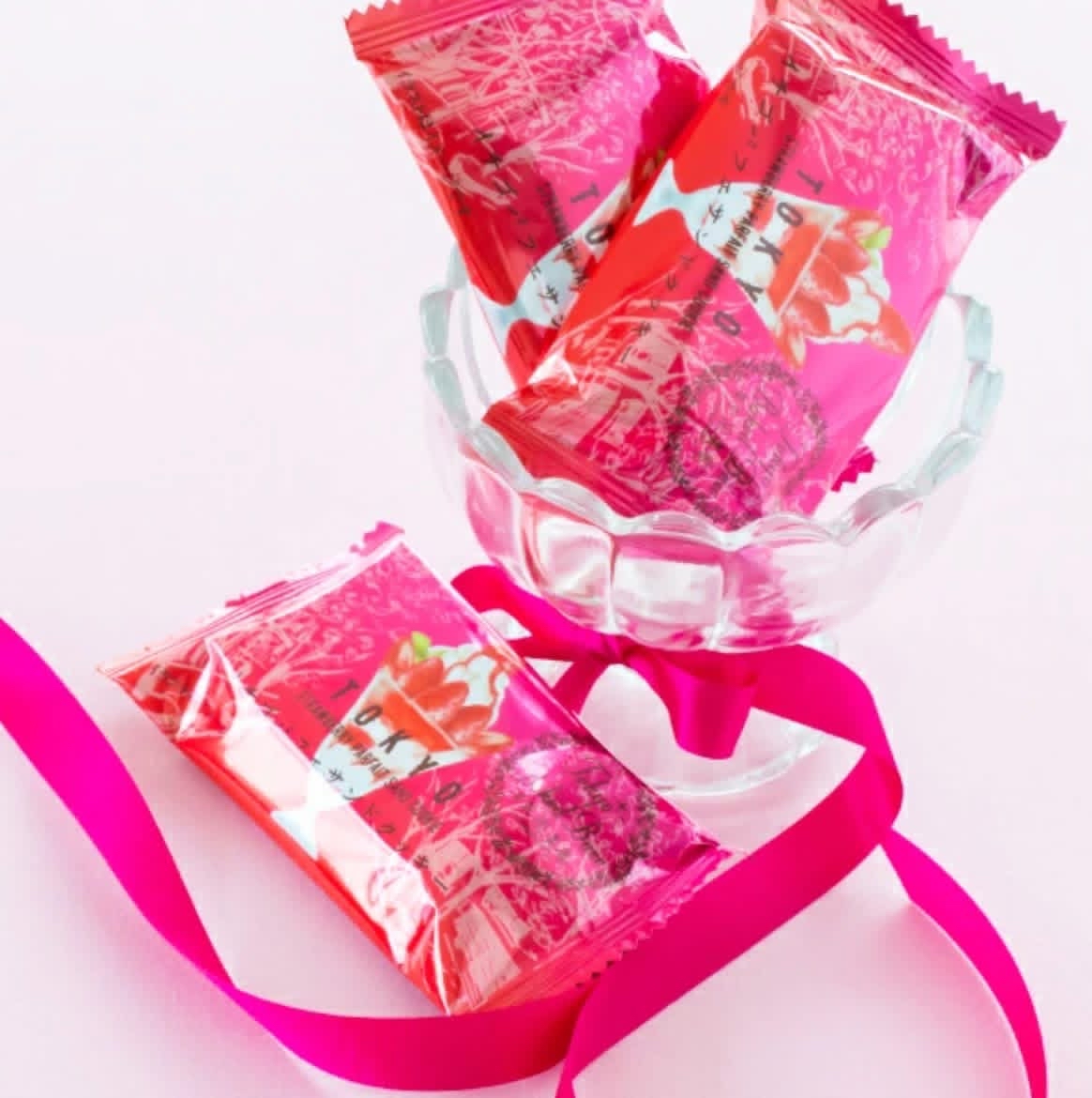 日本直送  日本直送預訂 Tokyo Baked Base 士多啤梨芭菲夾心曲奇 5入/10入