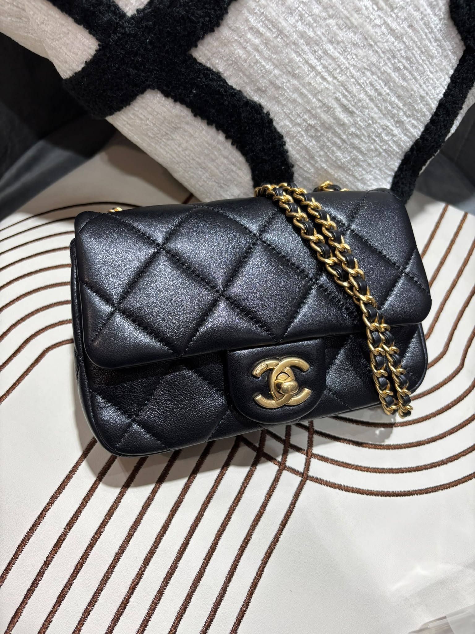 未使用品Chanel Mini Flap with Adjustable Pearls Chain 24S 雙球珍珠調節球 AS4868, 100%Authentic,Unused ✅晶片✅Dust bag✅Box