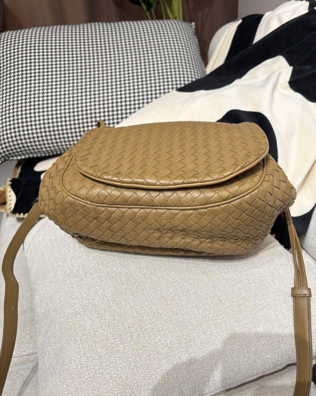 Bottega Veneta BV Shoulder bag flap bag 100%Authentic, 98%New