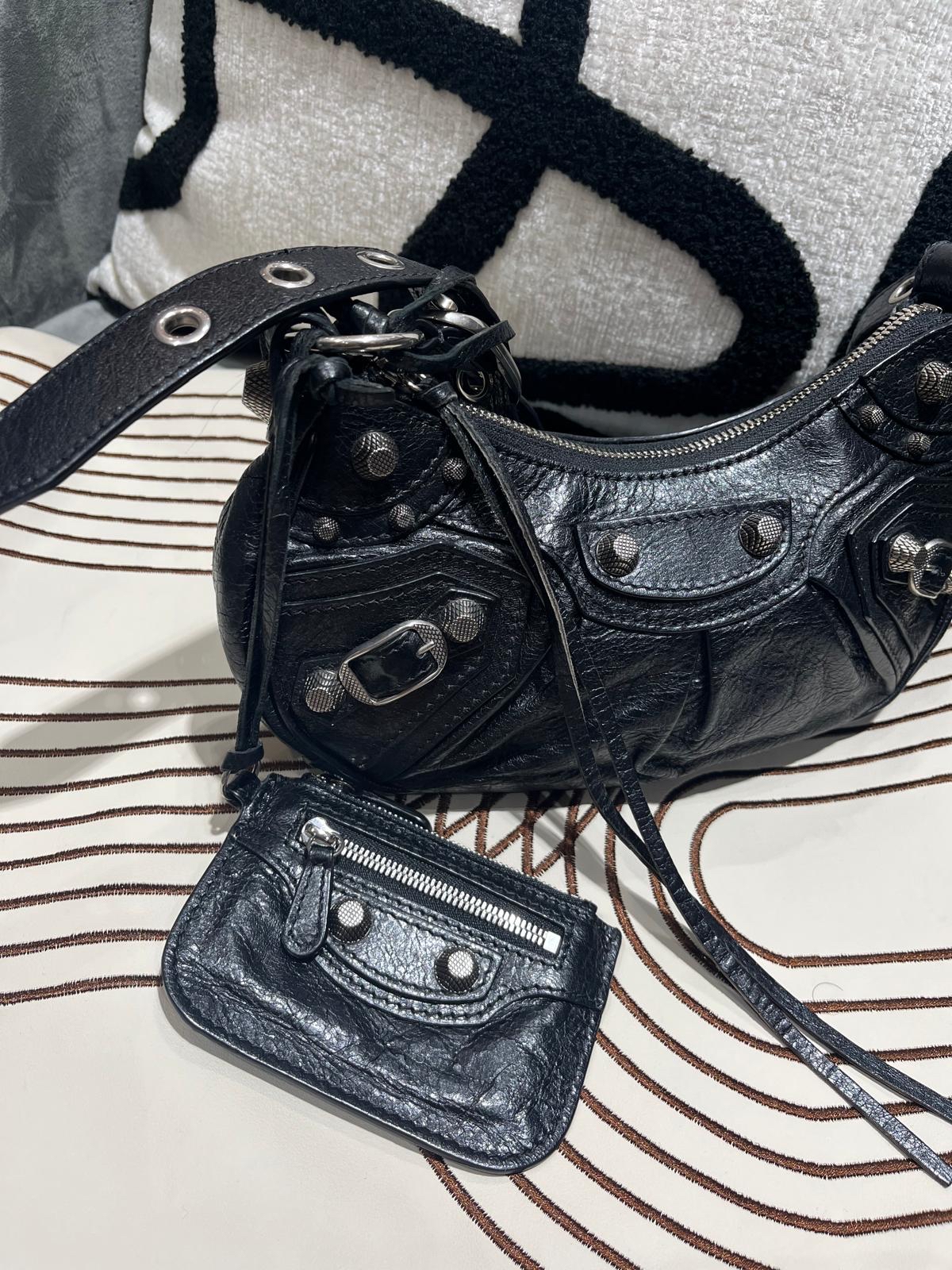 BALENCIAGA Le Cagole XS Shoulder Bag 黑色牛皮671309 100%Authentic, 95%New ✅Mirror✅ pouch✅dust bag  