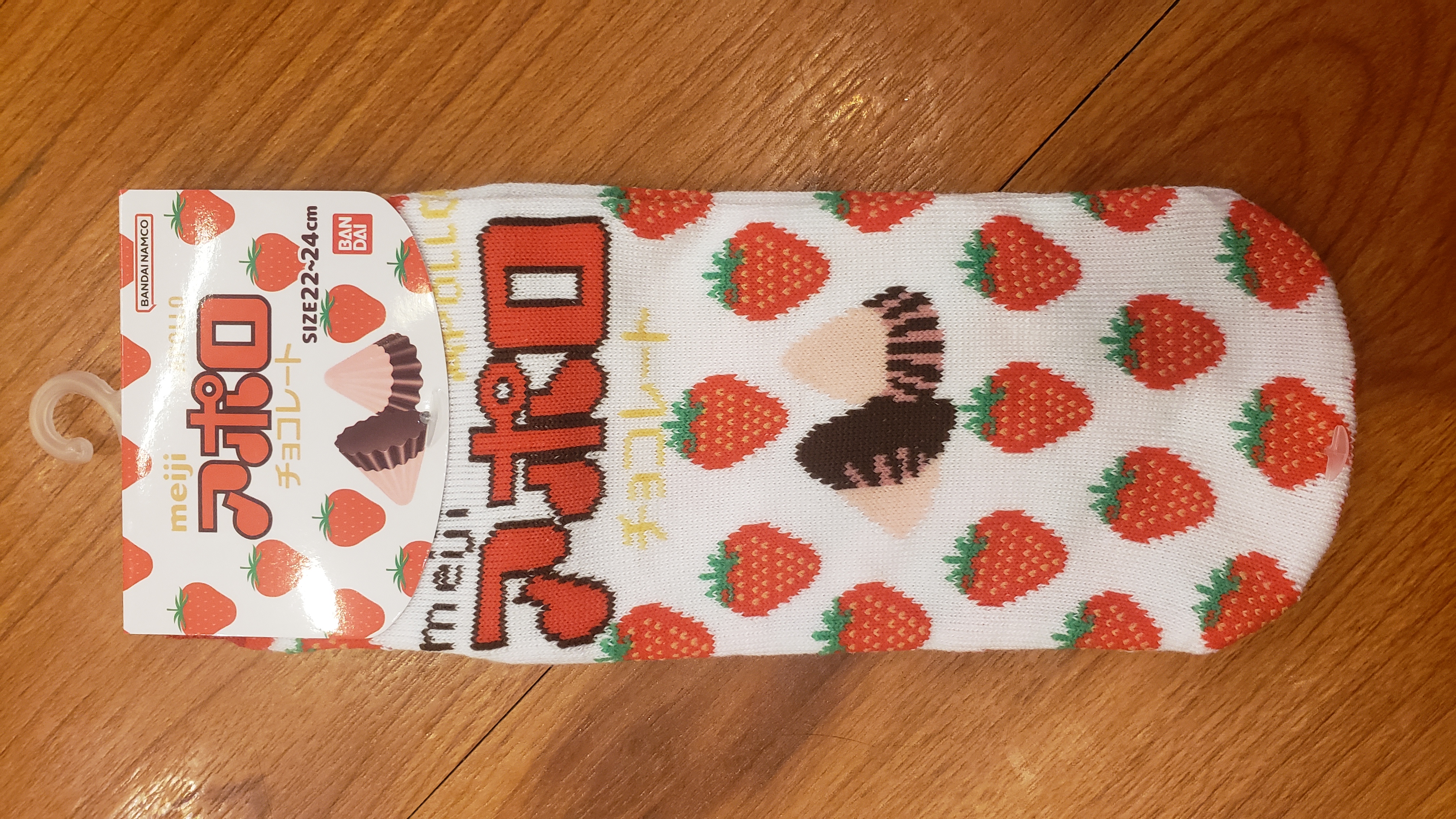 Meiji 士多啤梨襪
