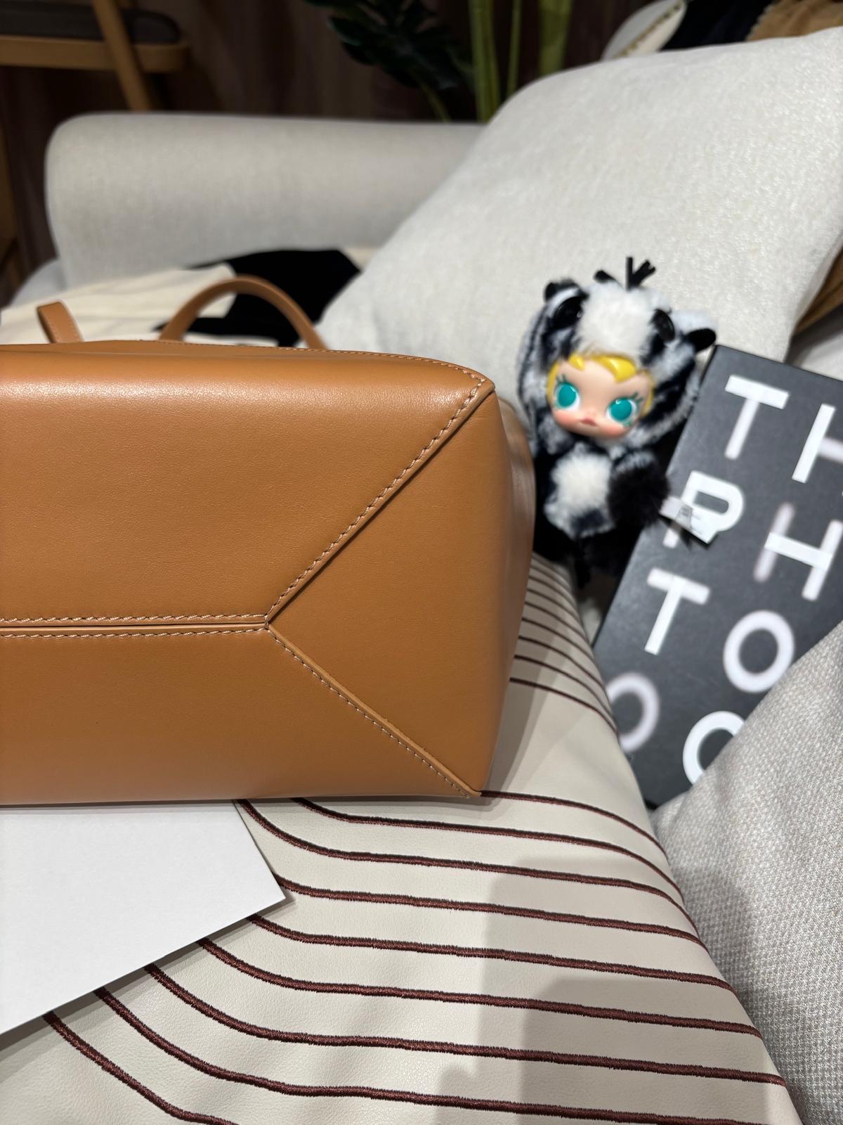 Loewe fold Tote 100%Authentic, 98%New ✅收據✅Dust bag