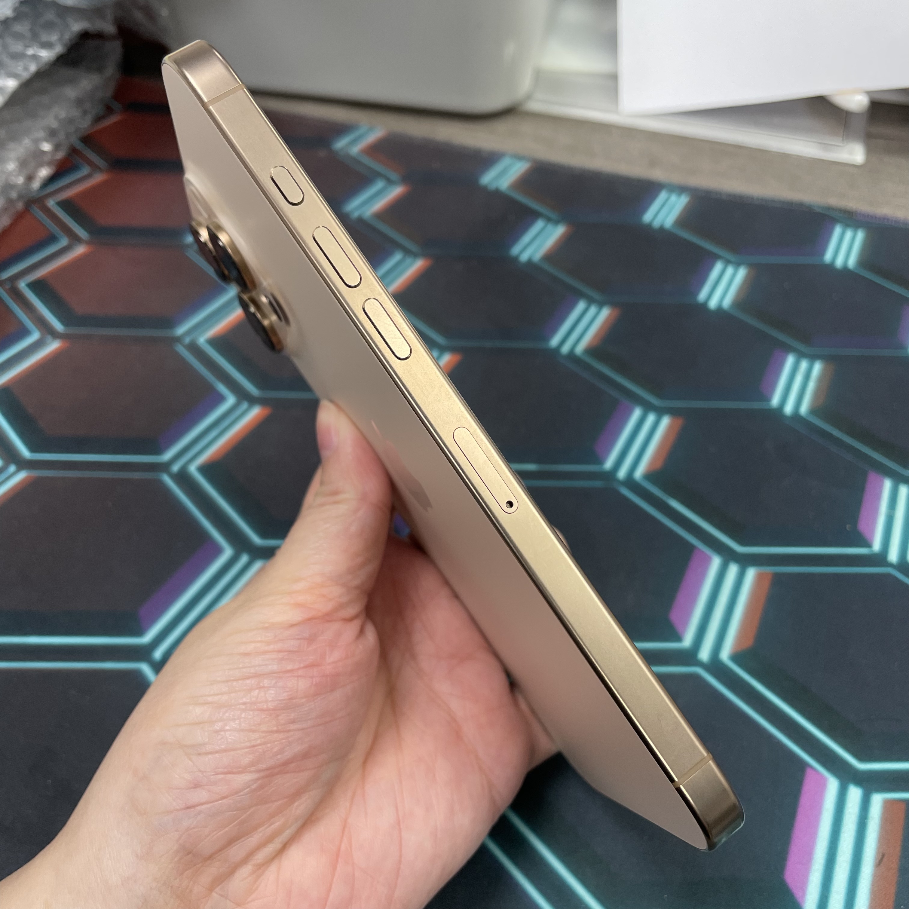 *8377 16 Pro max 完美機 256GB 電96 沙色 gold