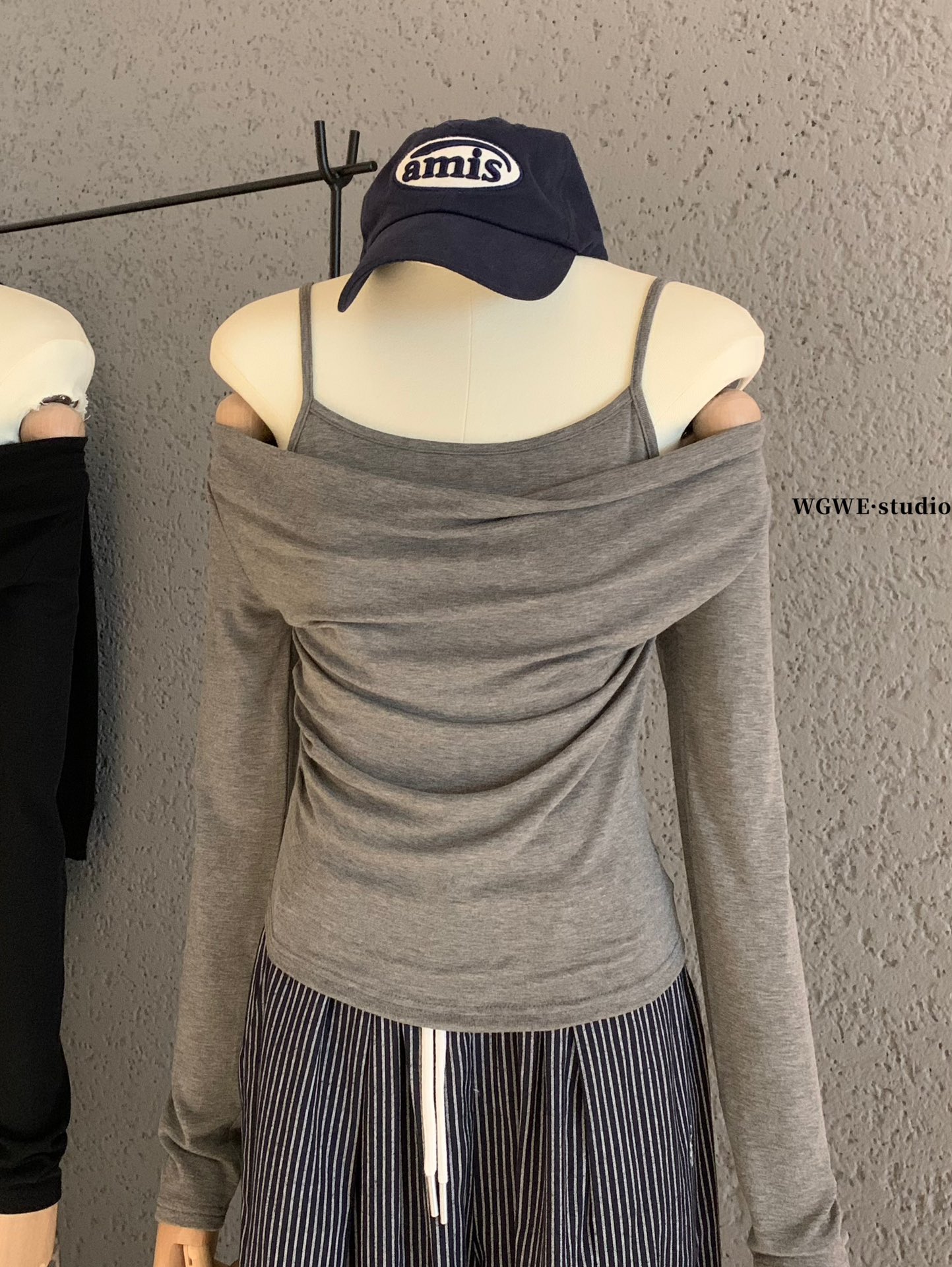 4358 慵懒风一字肩上衣