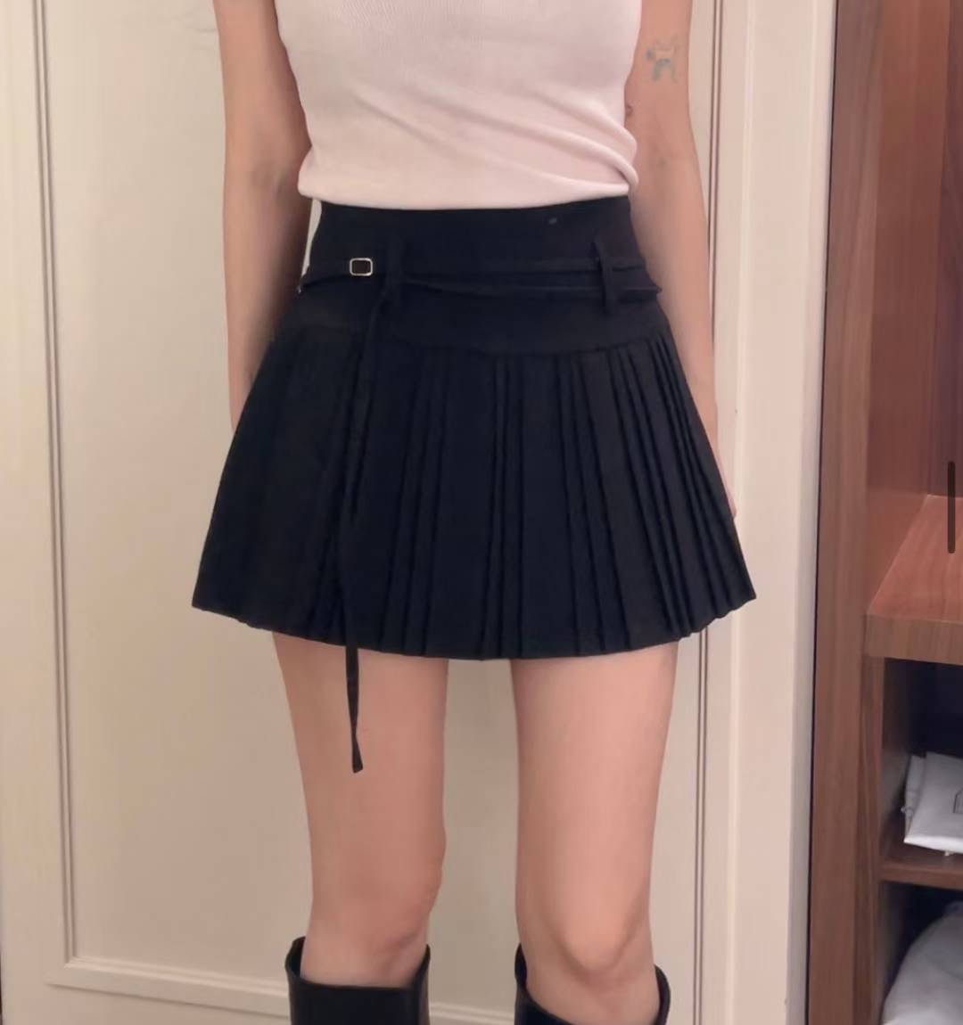 【 ˶୨⚑ 版型極好🧸梨型女孩必入！超顯瘦🤎日常上班OK～銀扣腰BELT百摺裙褲！】 Earth Tone Pleated Belt Skirt Pants(兩色入)