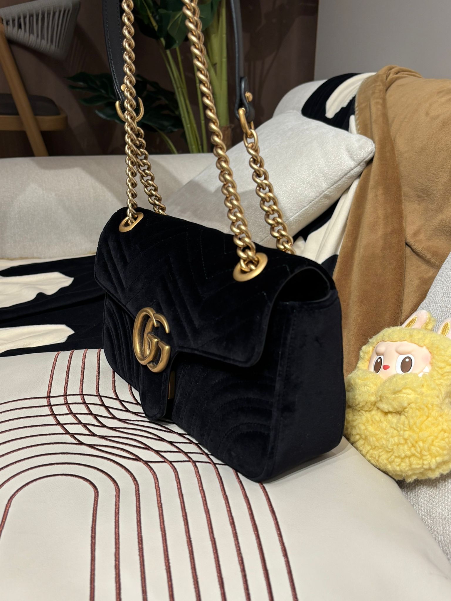 Gucci gg marmont flap 26cm velvet  100%Authentic ,98%new ✅tap ✅dust bag  