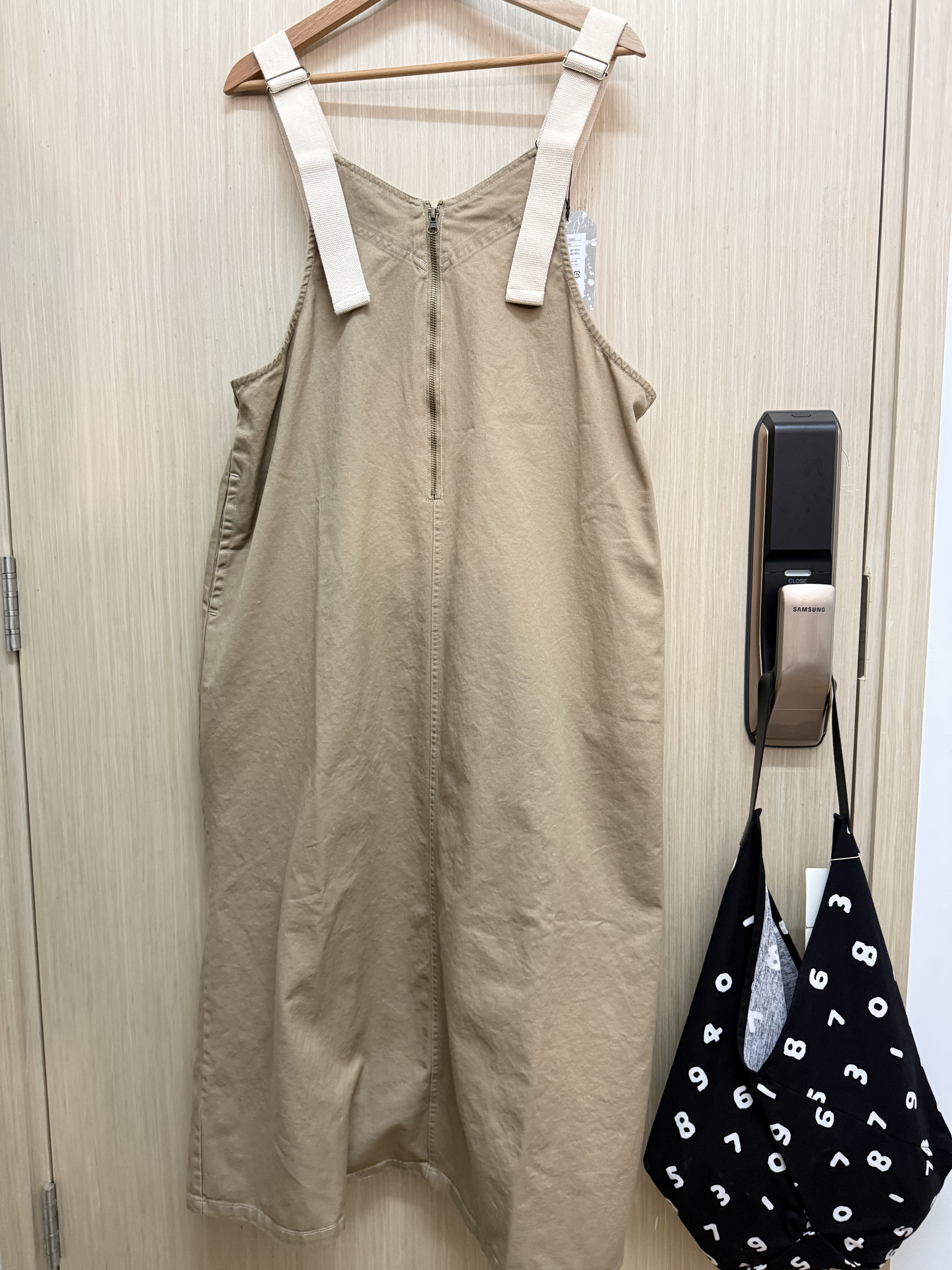 撞色肩帶工人裙(卡其𝐱米白)