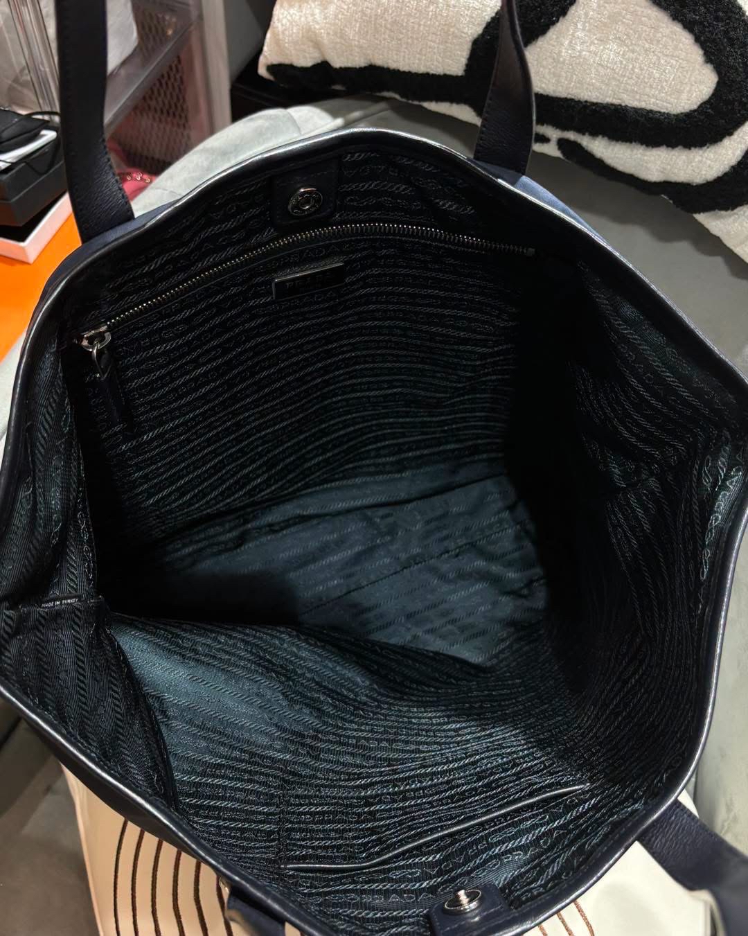 Prada nylon tote bag Navy 100%Authentic, 95%New 
