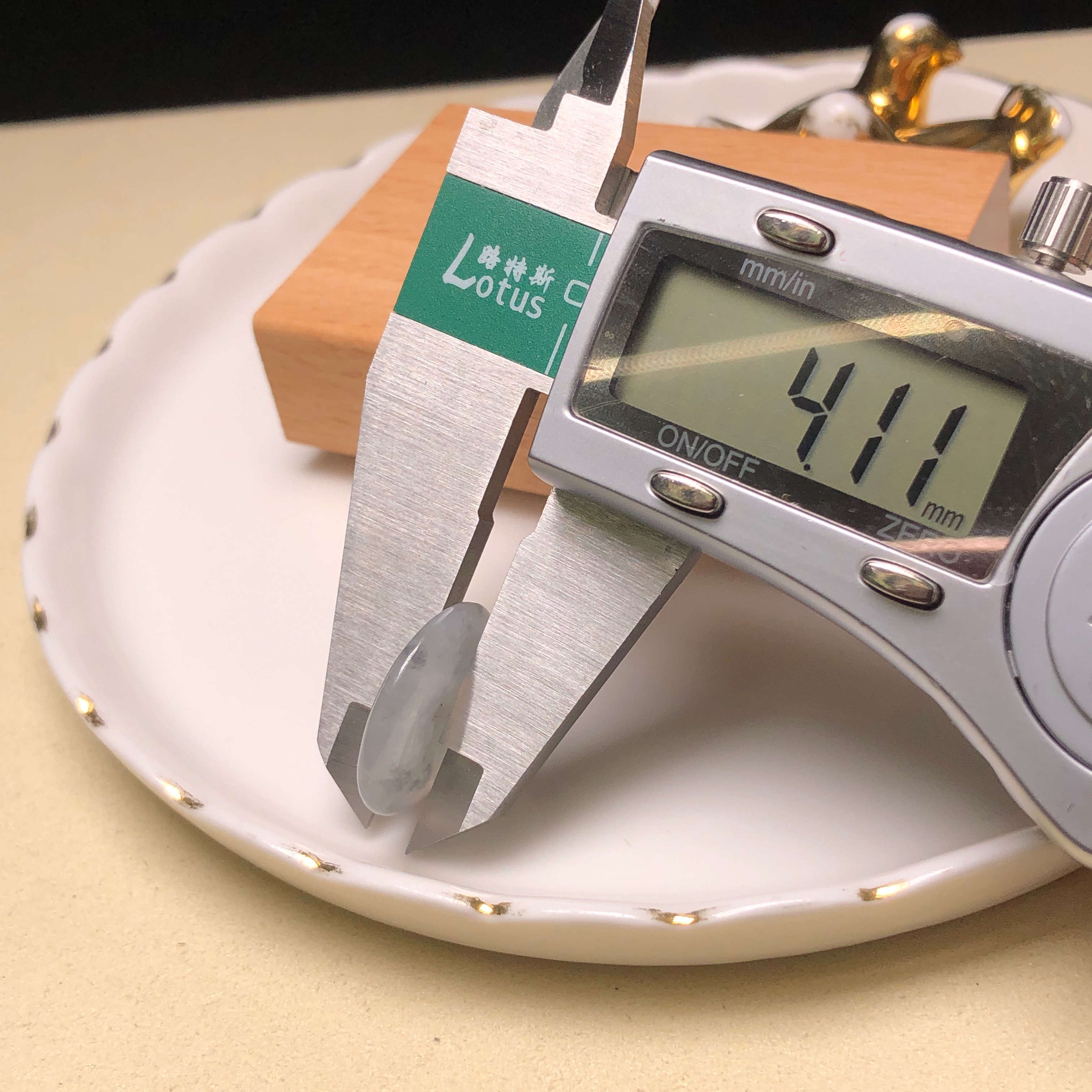  B07604 冰烏雞平安扣