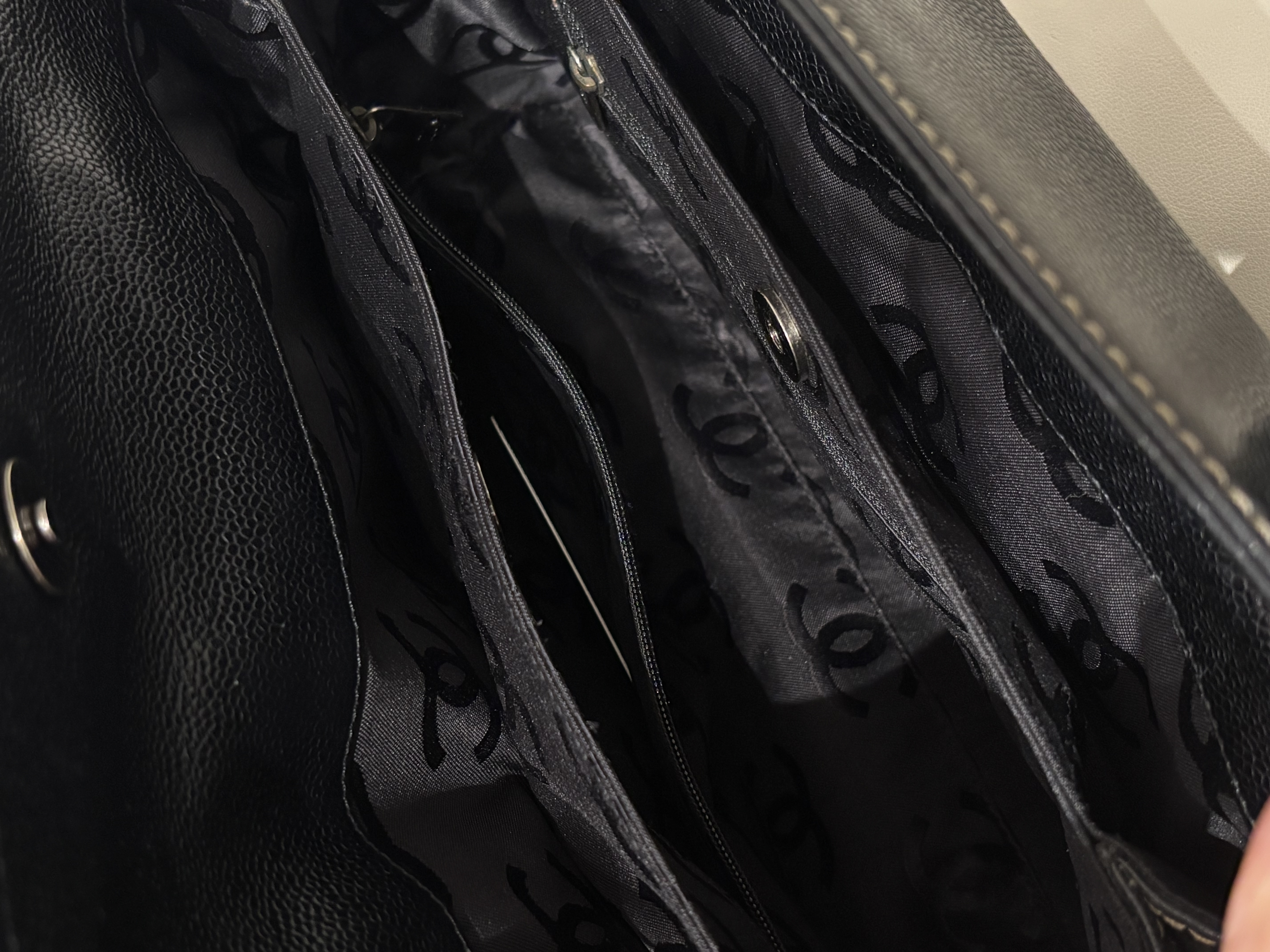Chanel vintage shoulder bag cavier calfskin  100%Authentic ,95%new  ✅ 7*CARD ✅dust bag