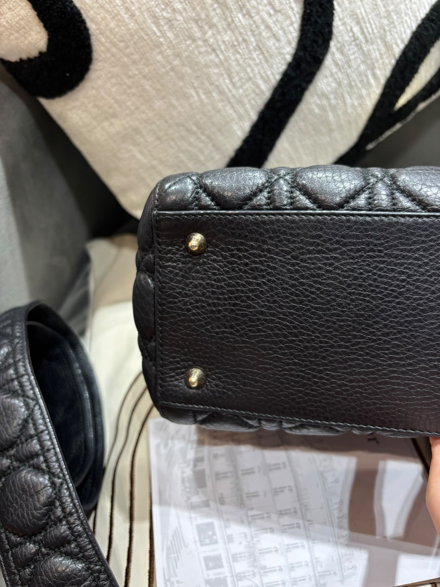 Dior Lady Dior Meidum 黑色牛皮 100%Authentic, 95%New ✅專門店收據18✅ certificate 證書 ✅Dust bag ✅Box