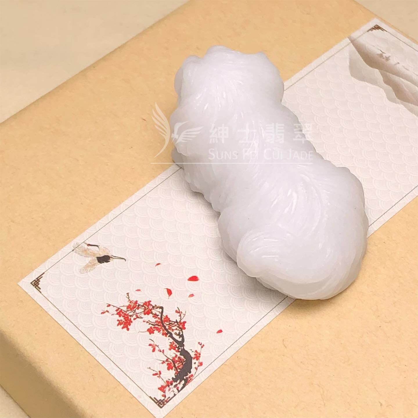 白色翡翠狗玉件