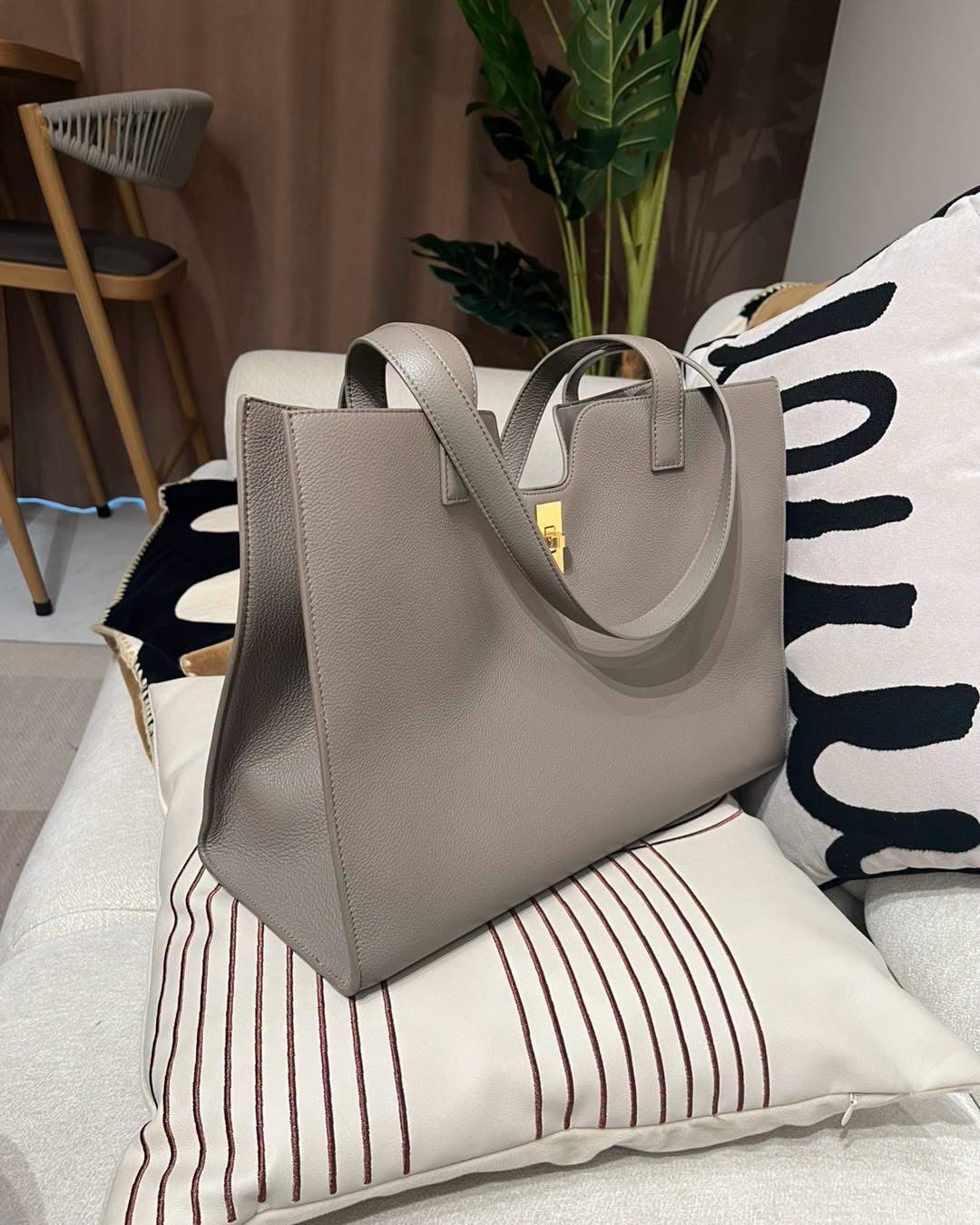 未使用品 Celine 16 Tote Bag 100%Authentic, Unused 未使用品 ✅Key lock ✅Dust Bag