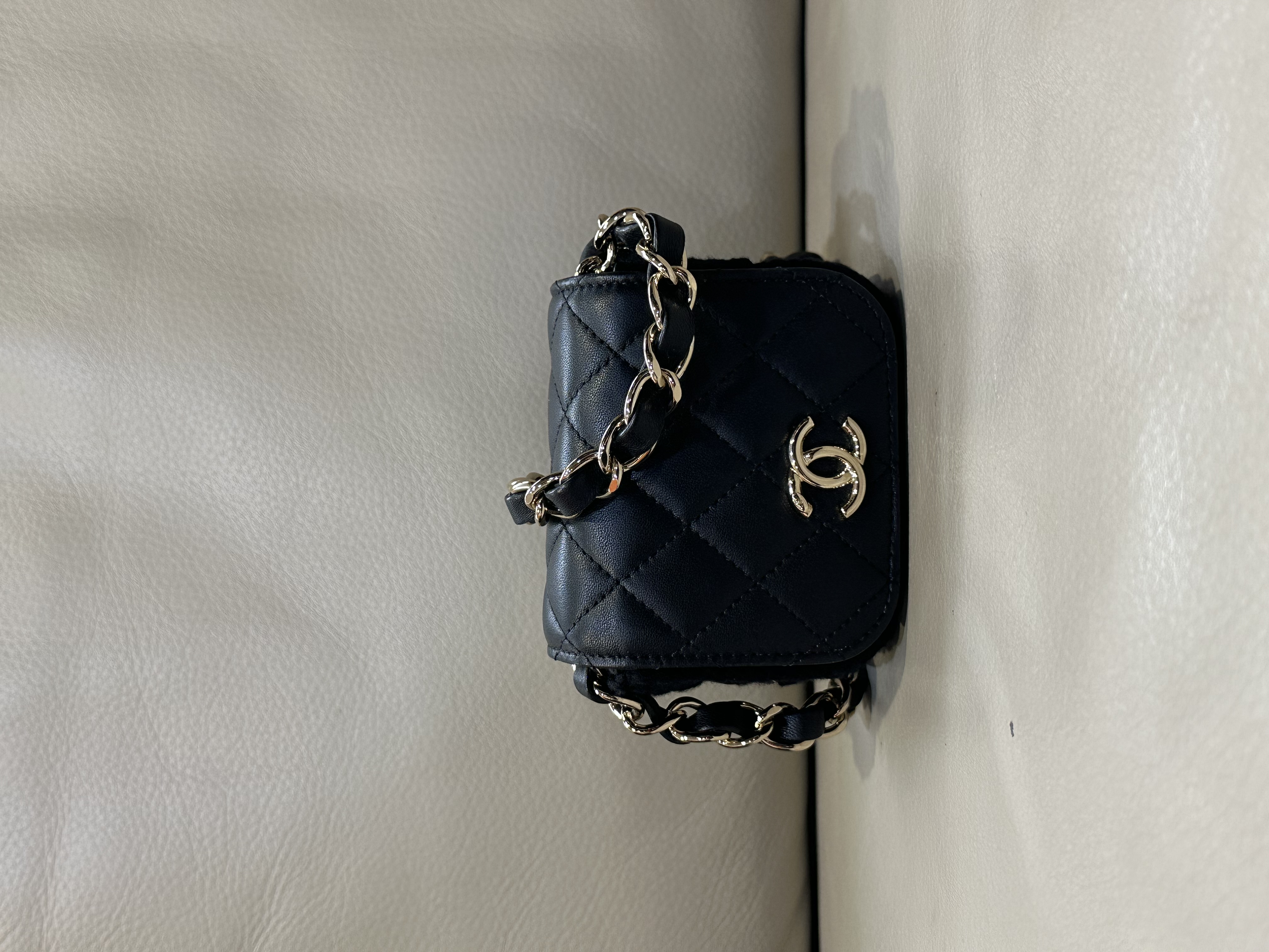 Pre-owned Chanel CC Quilted Crochet Flap Mini Black Lambskin Gold / Product Code: 26040507