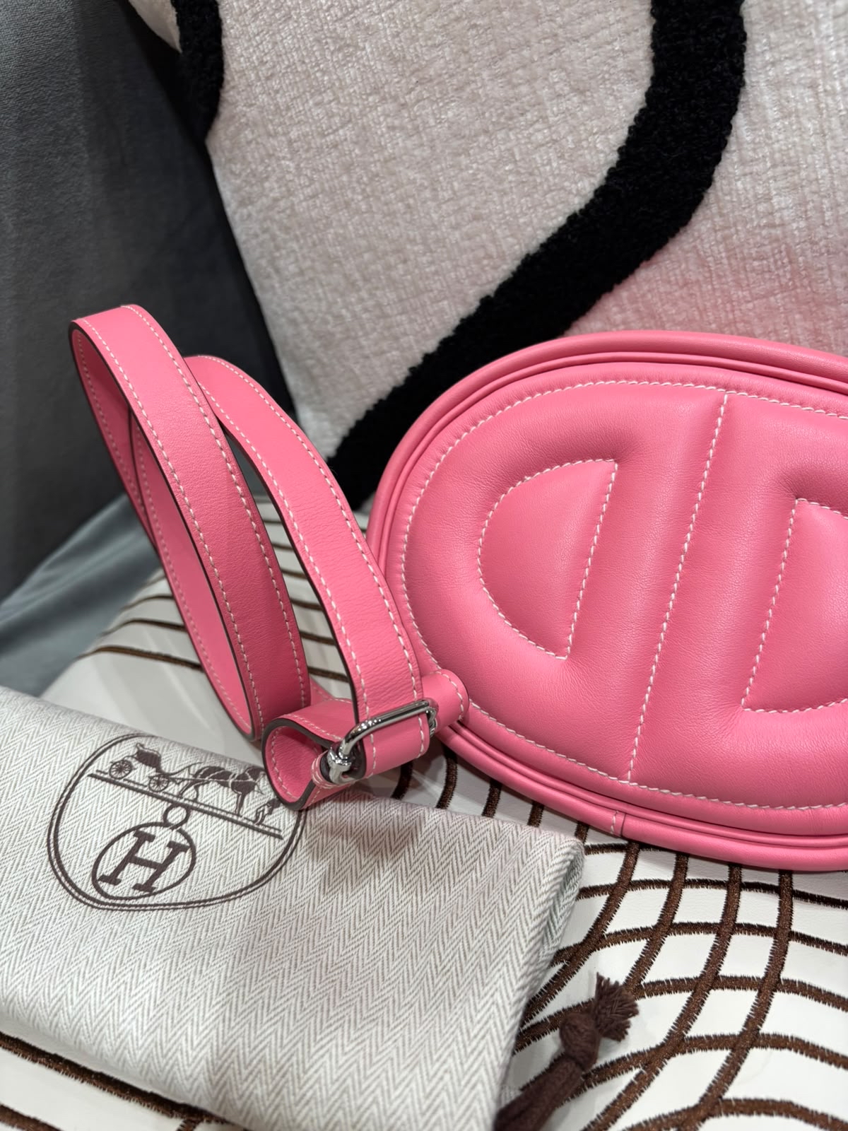 Hermes in the loop belt bag STAMP Y ,calfskin100%Authentic,98%new✅dust bag