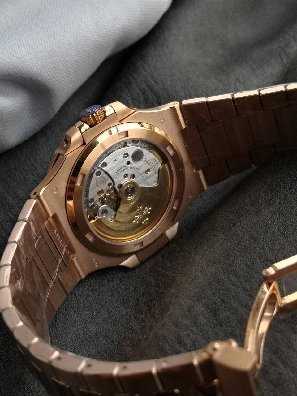 🌐百达翡丽运动优雅系列5711/1R-001腕表，红金表链表壳，深棕色渐变表盘，324一体机自动机械，40毫米。🌐