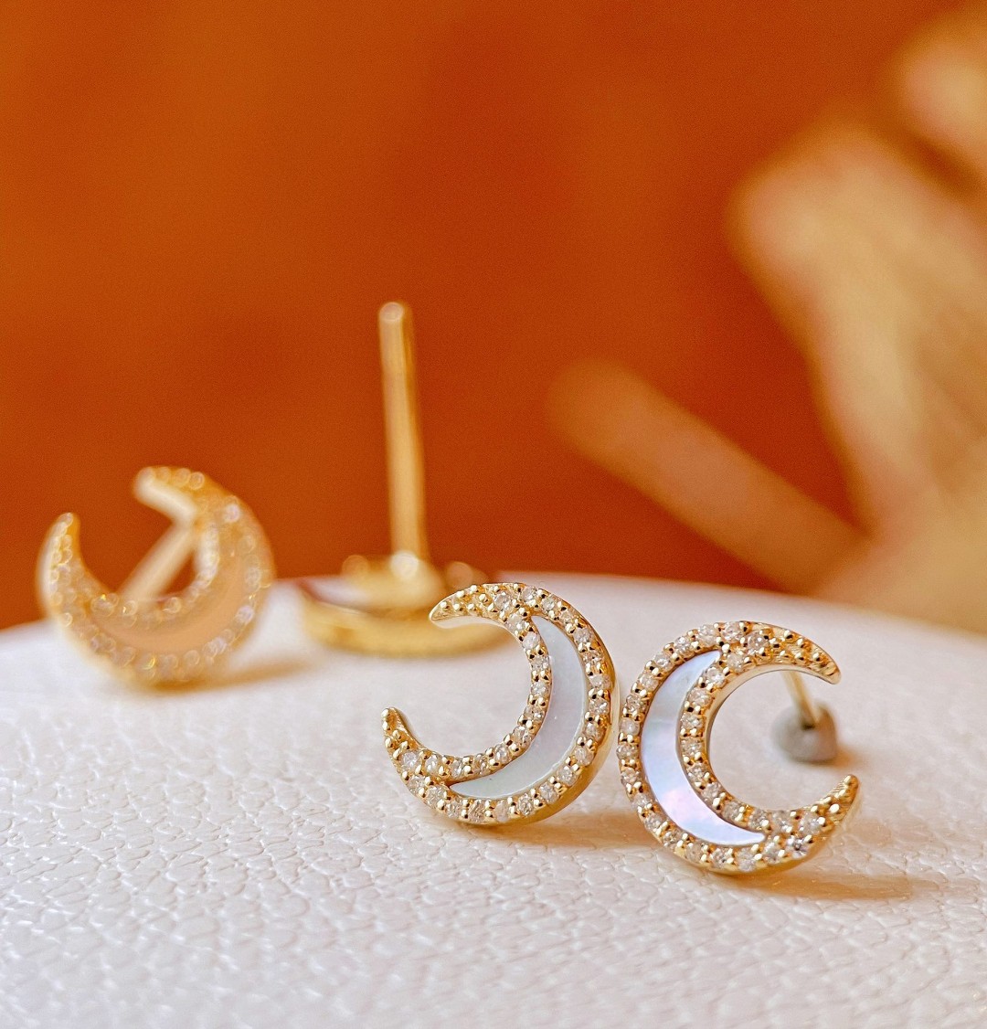 18K Mother of Pearl Diamond Earrings 