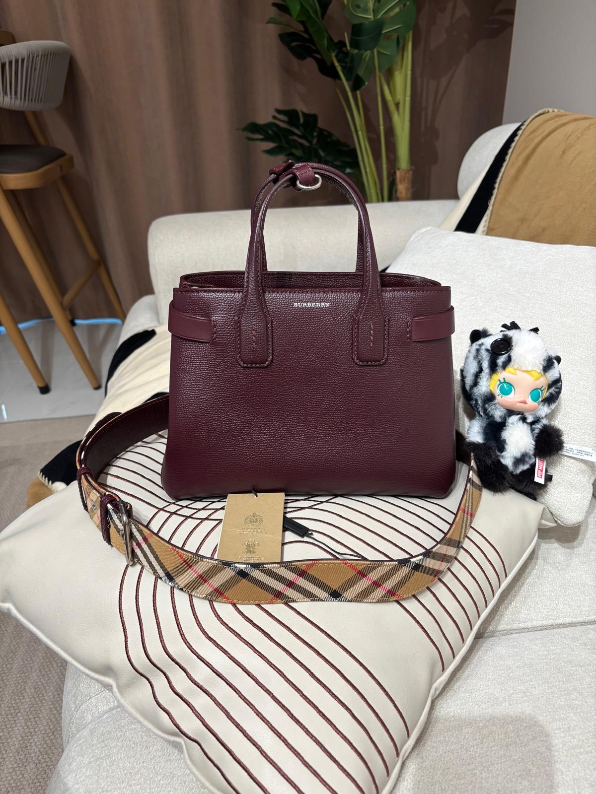 Burberry shoulder bag wine calfskin 100%Authentic,95%new ✅塵袋