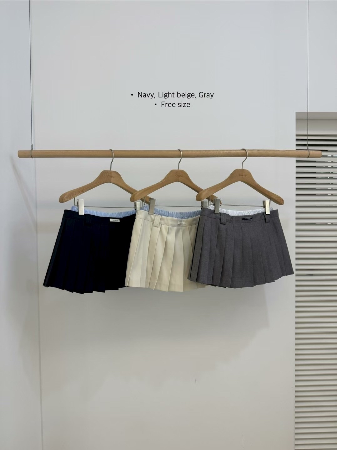 Non Live | Contrast Waist Pleated Mini Skirt 解释: