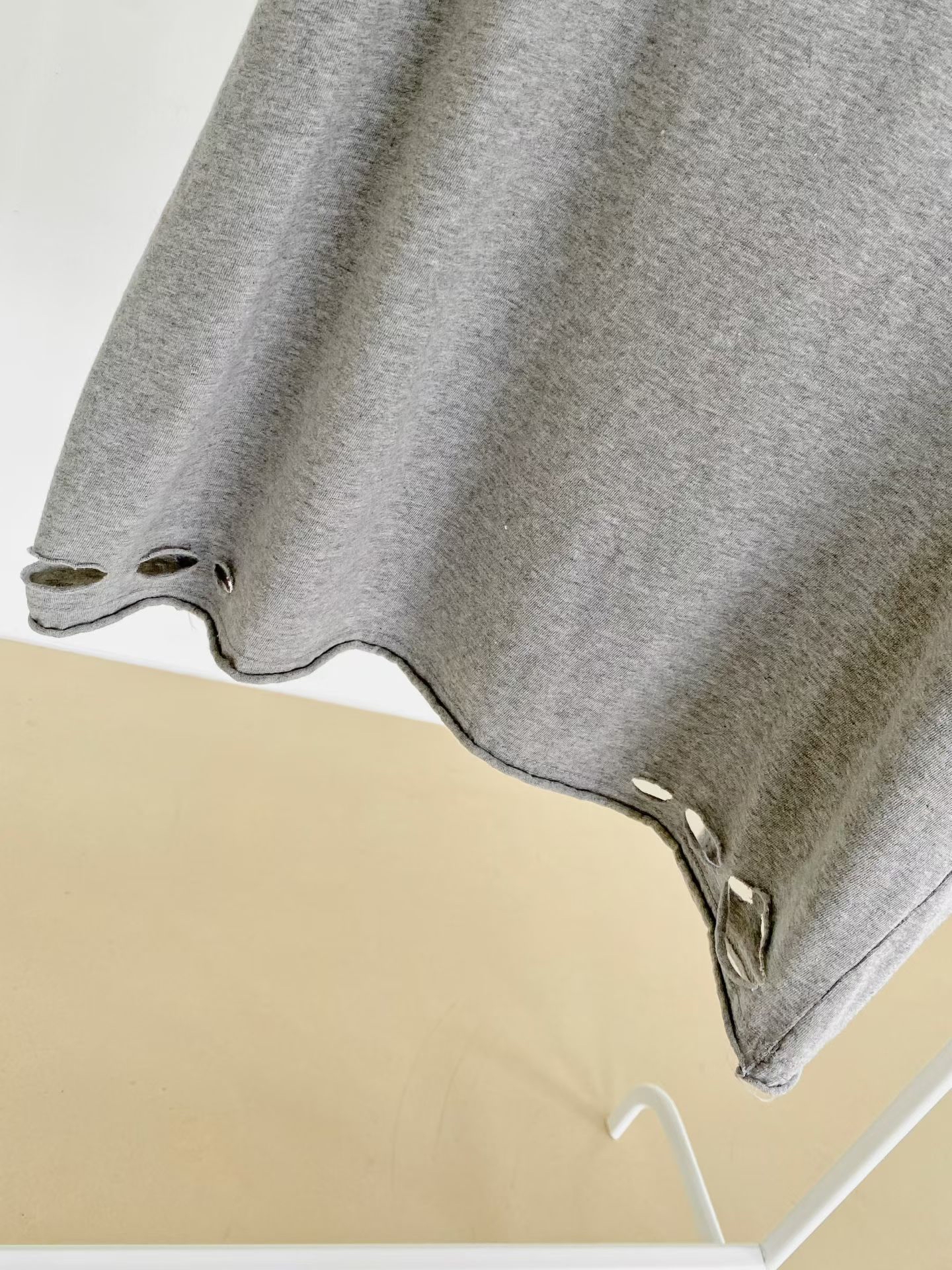 NB9 爛衫腳淨色Tee