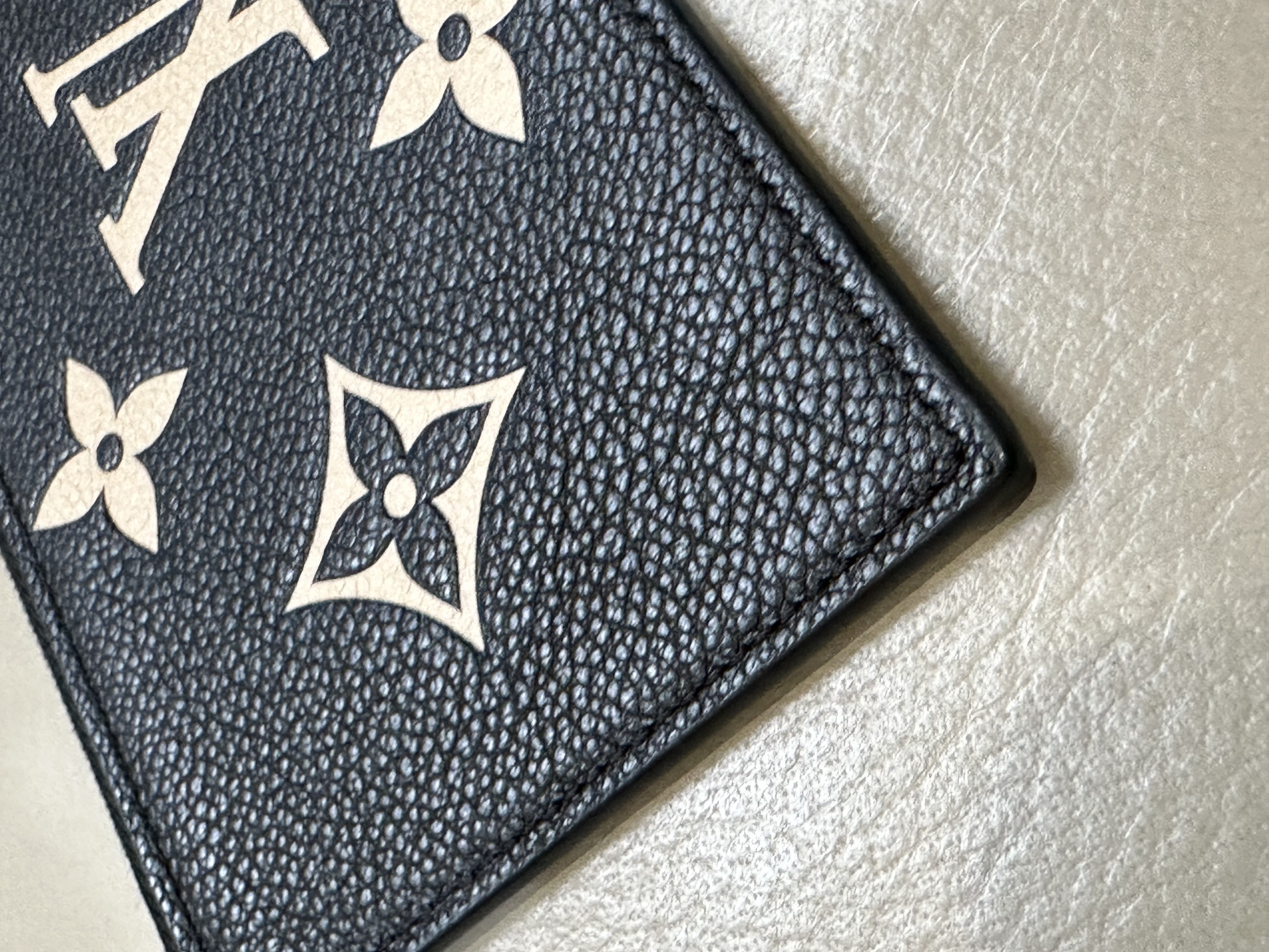 Pre-owned LV Félicie Pochette in bicolor Monogram Empreinte leather / Product Code: 26040508