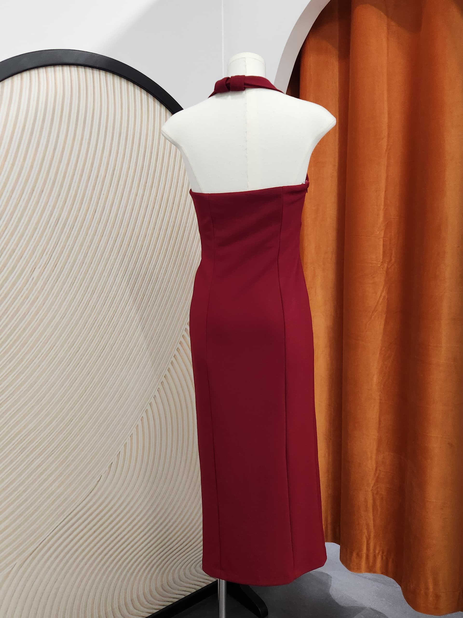 V领挂脖连衣裙 Halter Neck Slim Dress