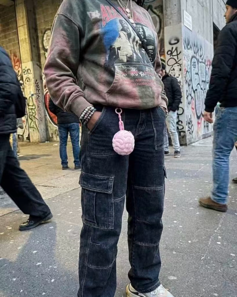 怪美的粉紅外接大腦包 / 掛件