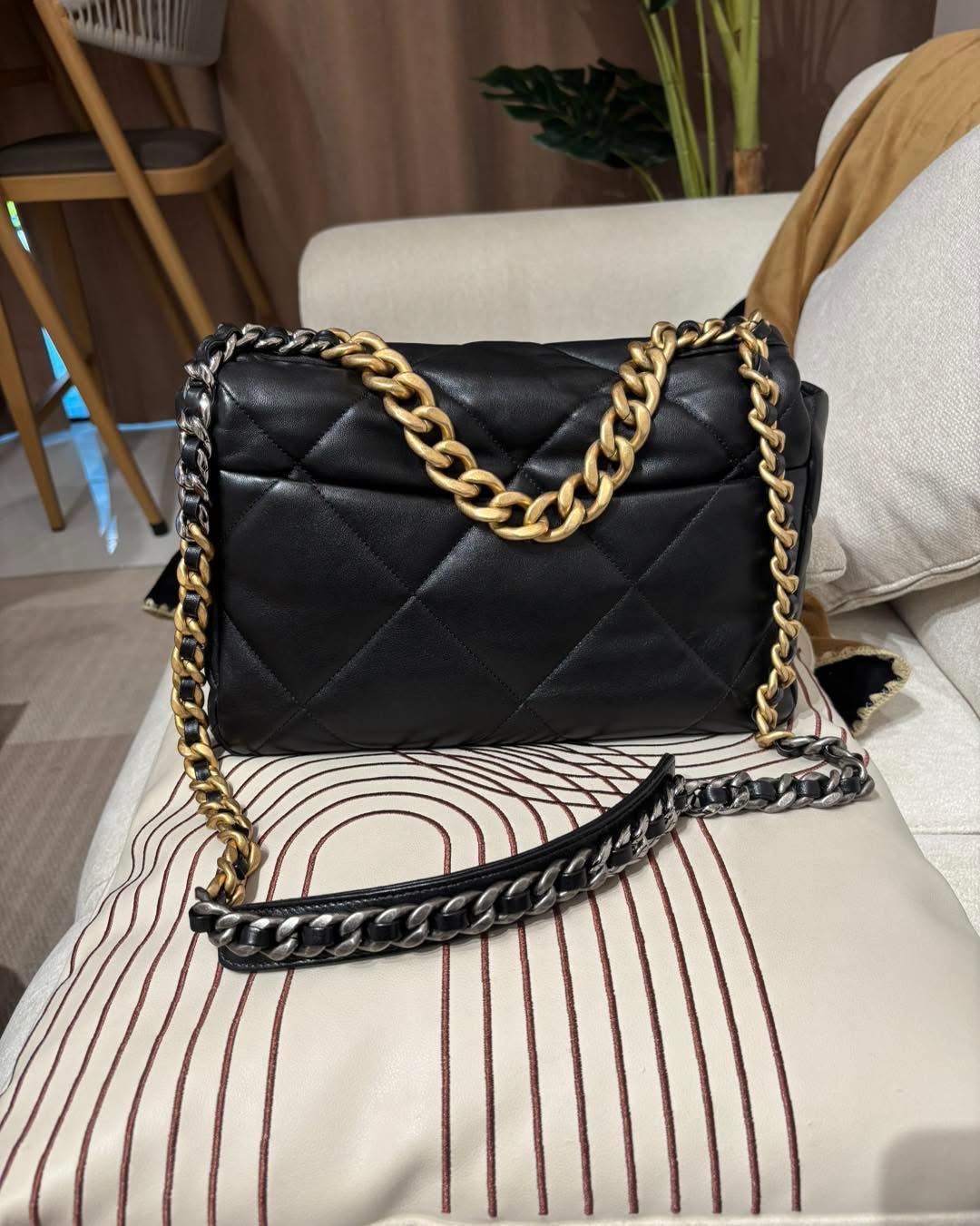 Chanel 19 large 30cm AS1161 黑色金扣 100%Authentic, 98%New  ✅專門店收據✅30Card ✅Dust bag✅Box