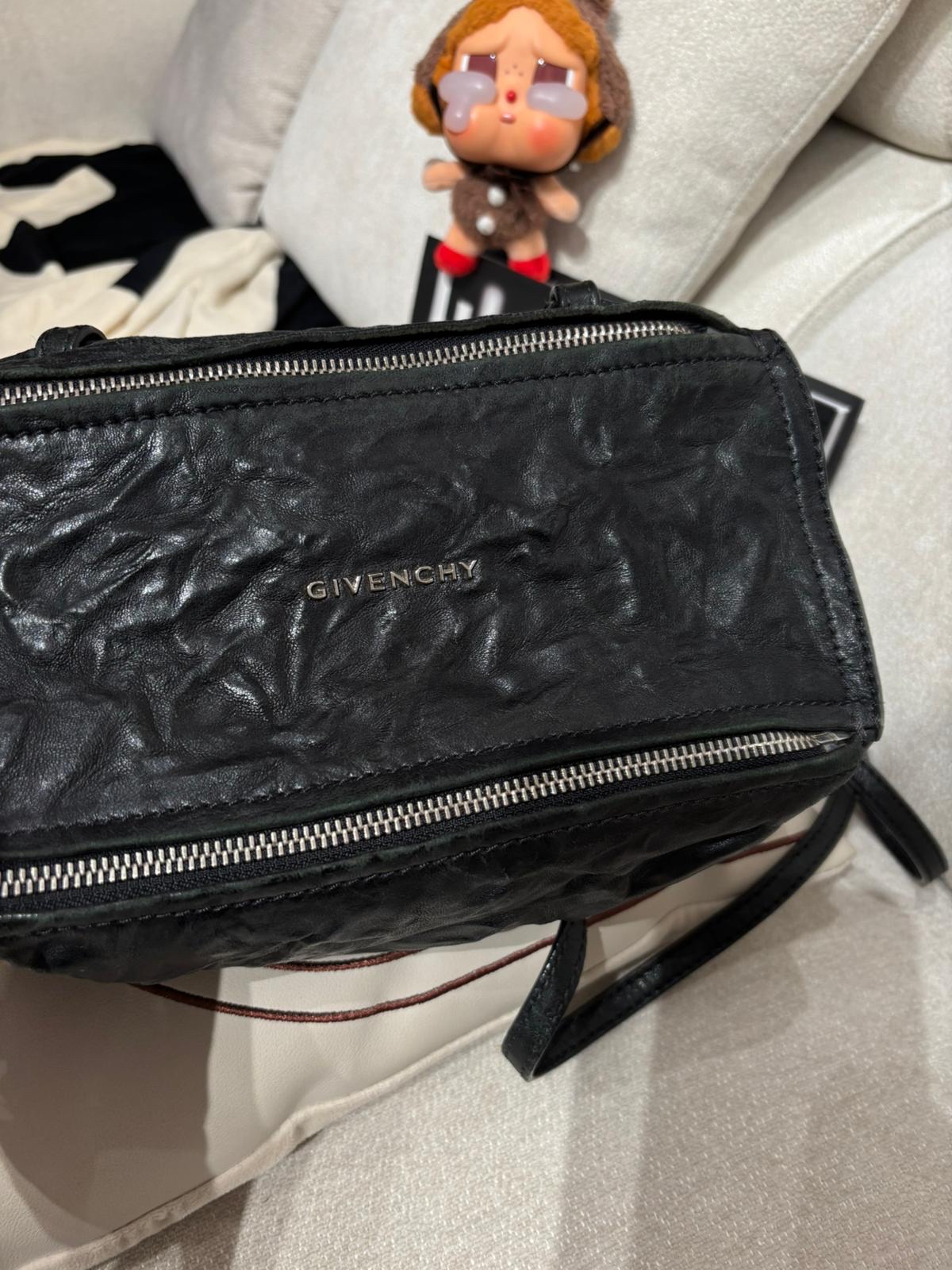 Givenchy Pandora Mini Crossbody Bag 黑色,100%Authentic,80%new