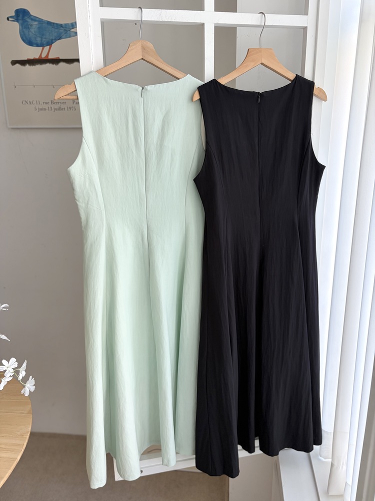 Daphne Flare Dress (Black)