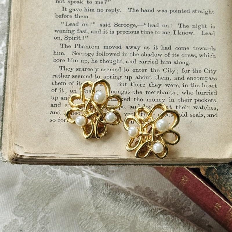 1980s Golden Abstract Pattern Faux Pearl Statement Clip Earrings(MT2538)