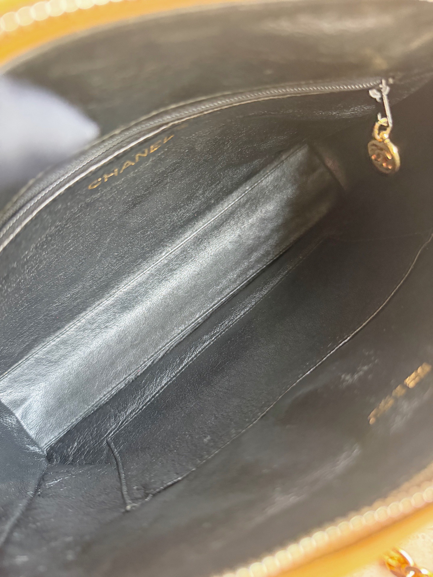 【預訂貨品】Chanel中古金球相機包 