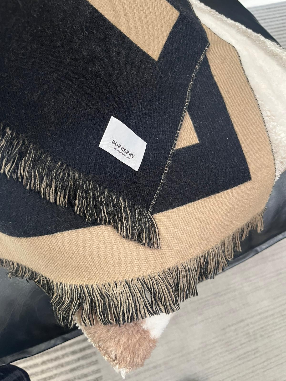 Burberry Scarf 100%Authentic, 99%New 