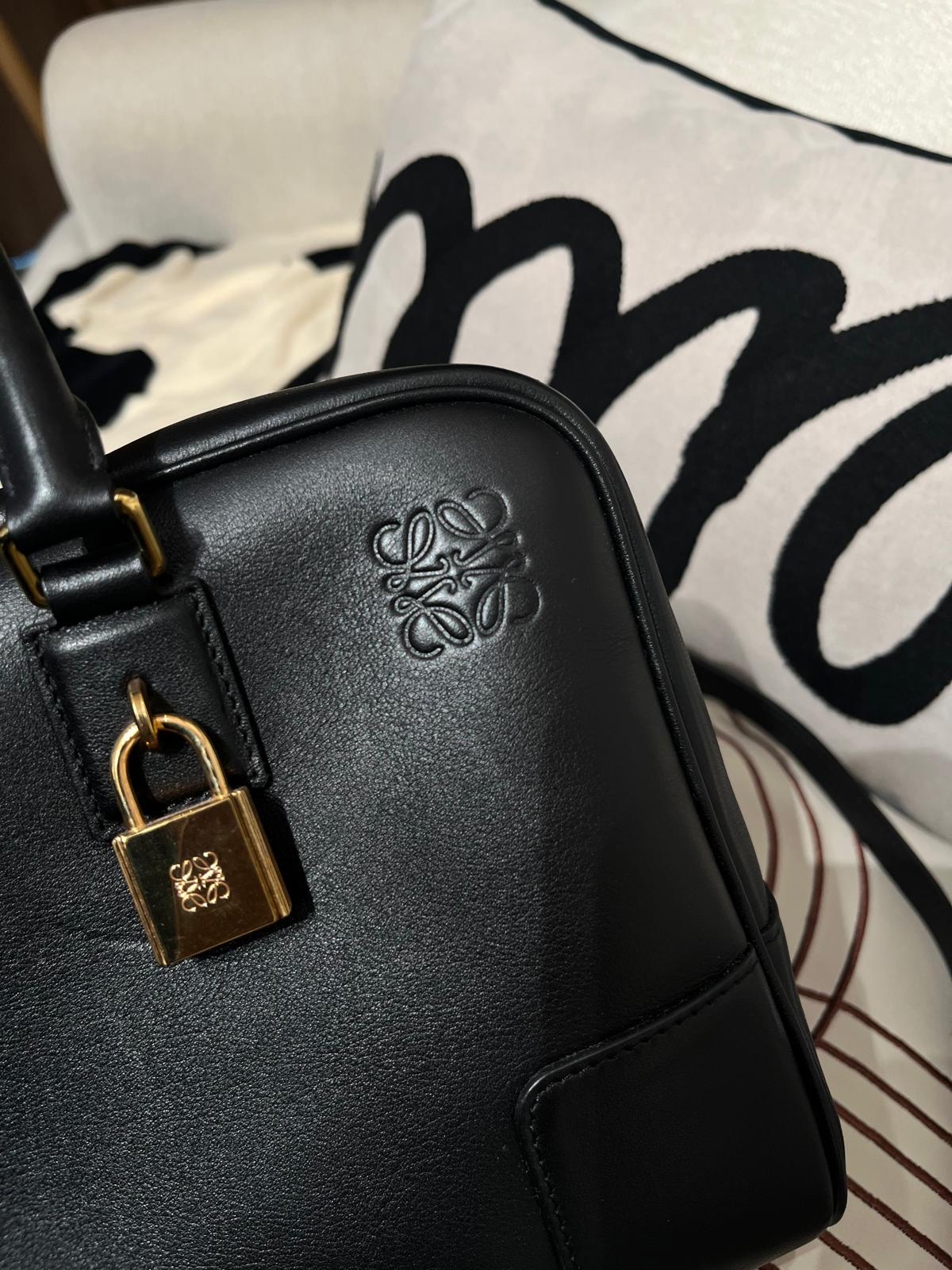 Loewe Amazona 28 bag in nappa calfskin 100%Authentic,  95%new ✅dust bag✅key lockpad