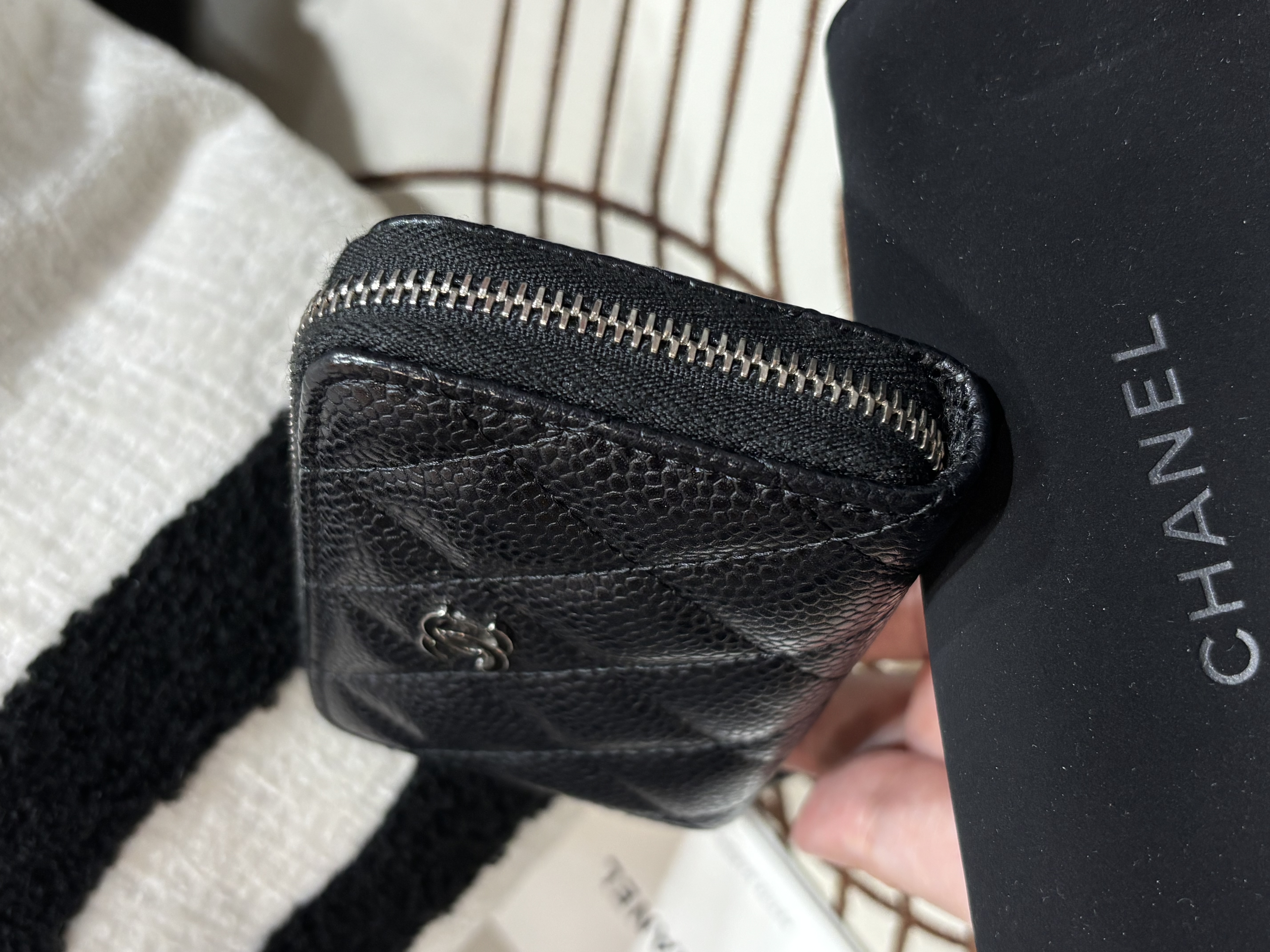 Chanel zip coin purse card holder wallet 100%Authentic, 98%New  ✅24card✅Dust bag 