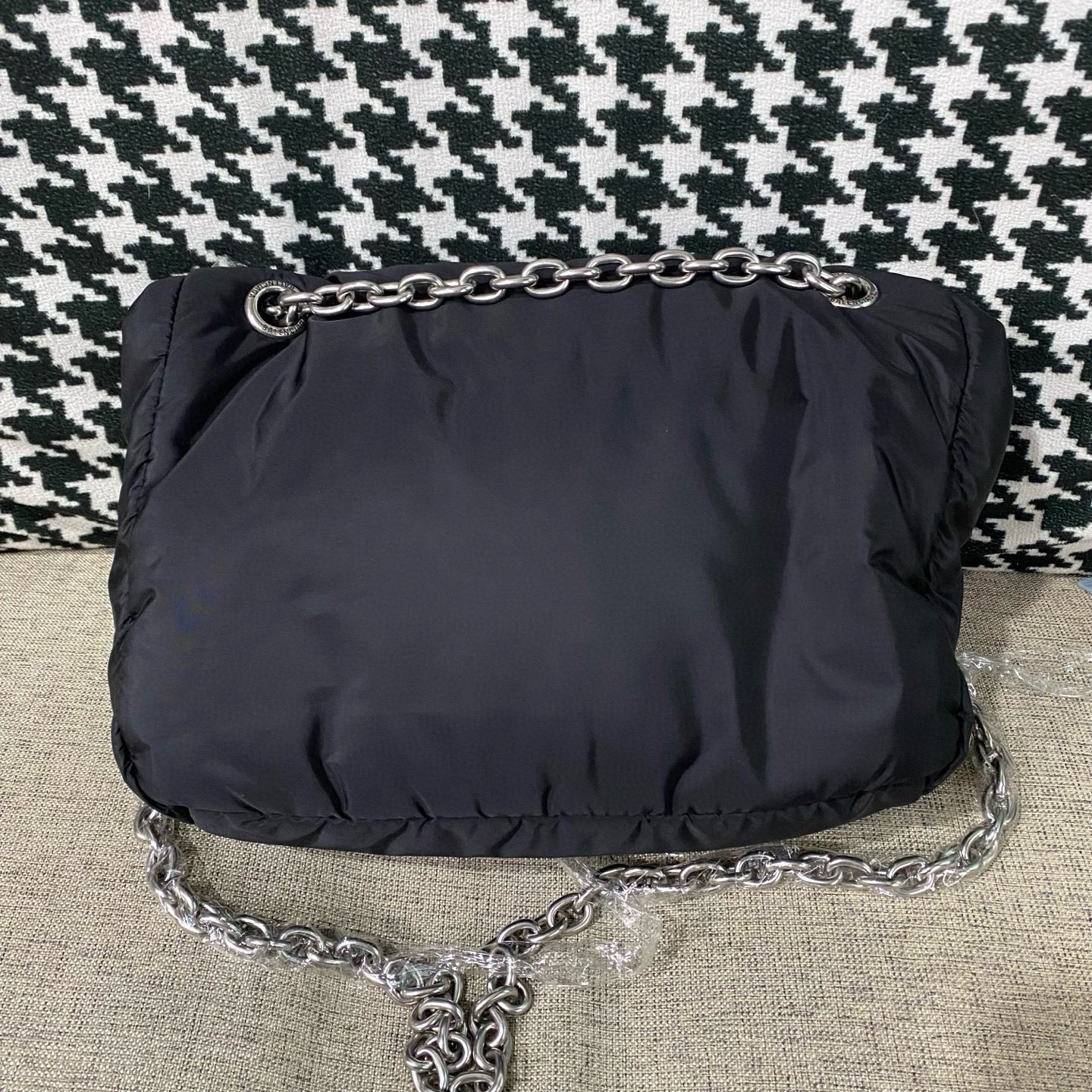 【預訂貨品】巴黎世家黑銀BB扣帆布斜孭包 