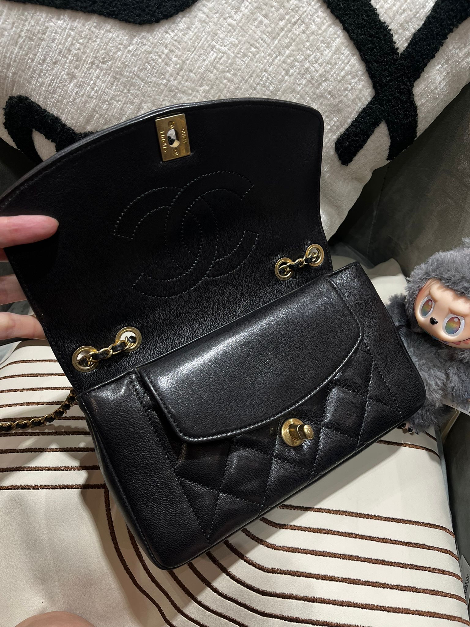 Chanel Diana flap bag 黑金扣 100%Authentic, 98%New  ✅20card✅Dust bag✅box