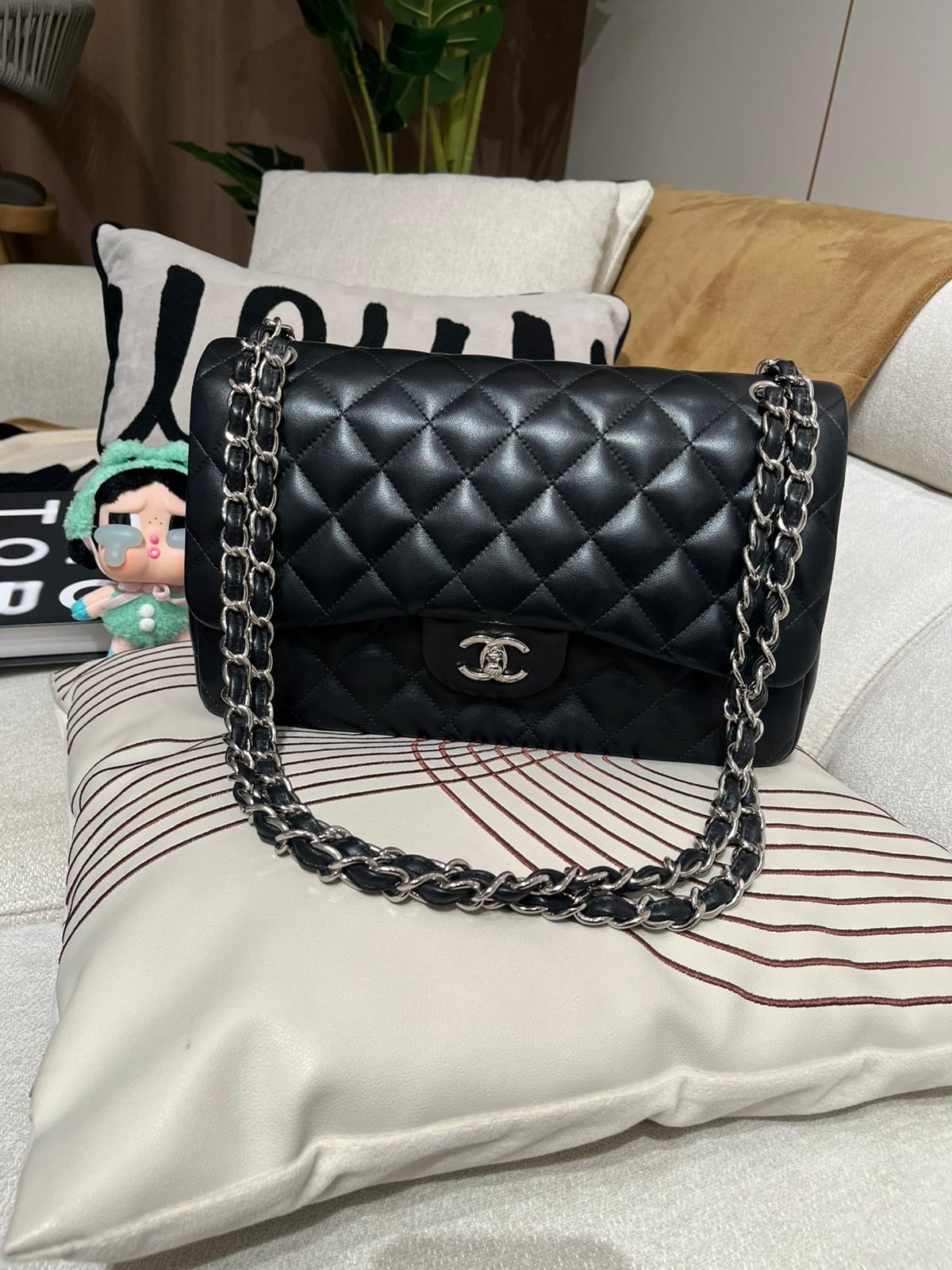 Chanel classic flap 30cm,jumbo A58600 黑色羊皮銀扣100%Authentic ,98%new ✅20card ✅塵袋✅box 